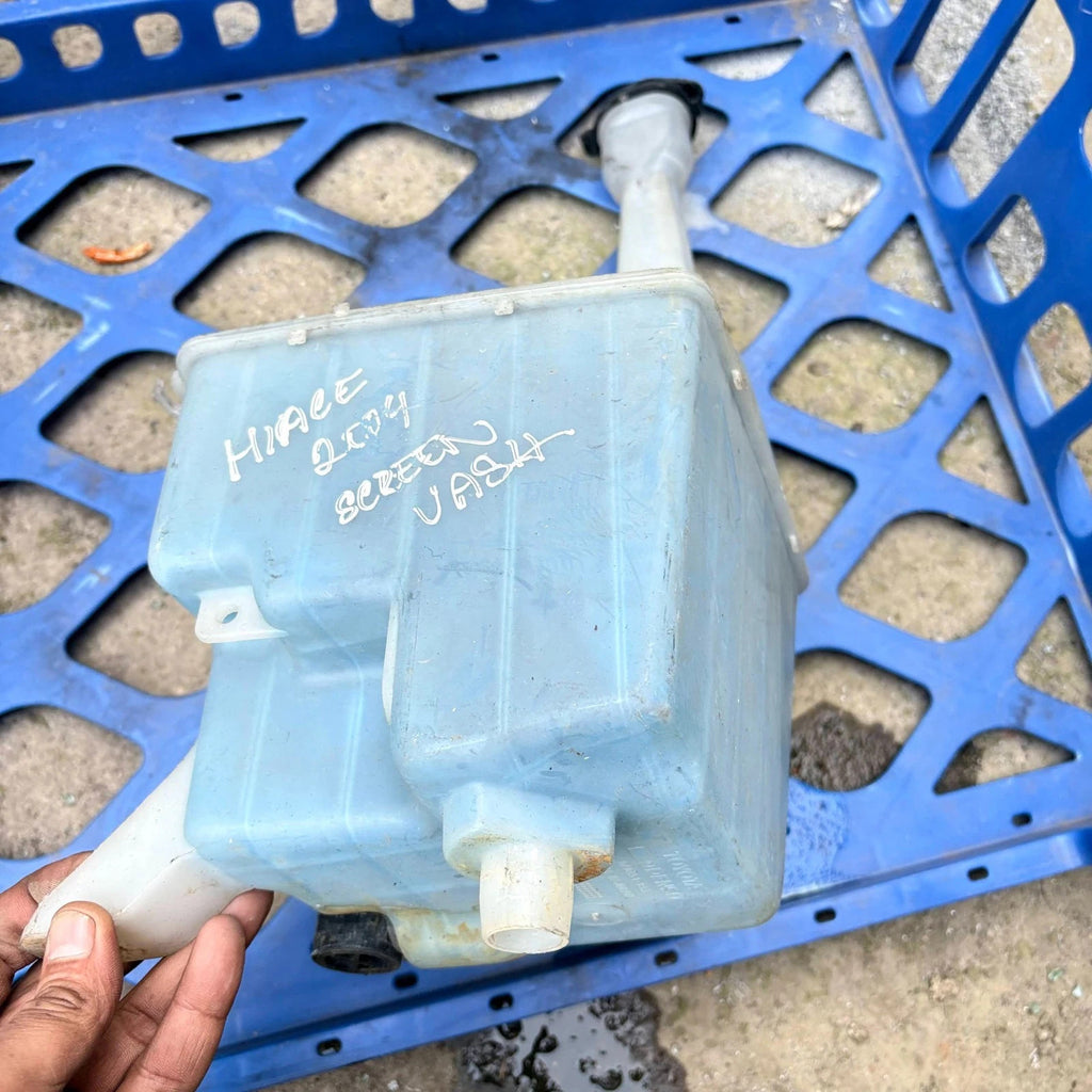 Toyota HiAce Windscreen Washer Bottle Reservoir & Pump 2004 2005 060351-833