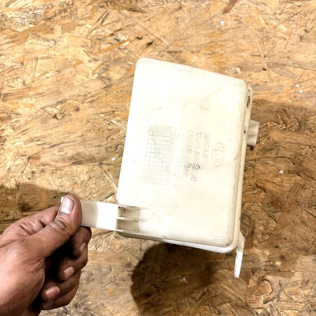 KIA CARENS RS 2.0 CRDi Coolant Expansion Tank OK2KB-15350 0K2KB-15350 83kw 2004