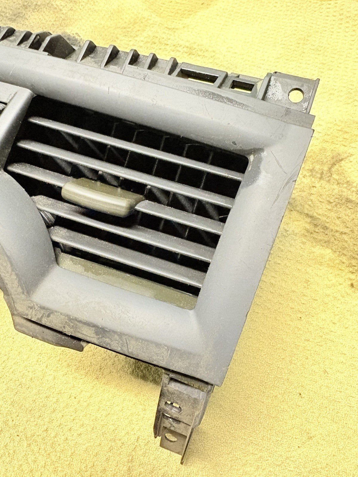 Renault Megane II Mk2 2002-2006 Dash Centre Air Vent Grille 7701055202 A1007021