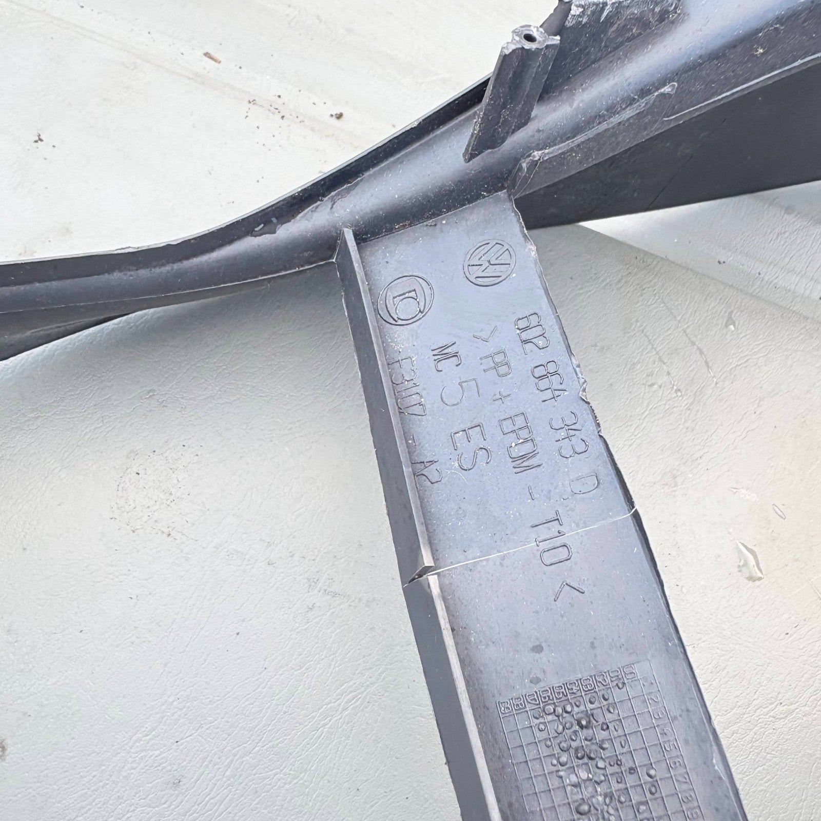 VW Polo Mk4 9N/9N3 Lower Centre Console Base RHD 6Q2864343D (02-05/05-08/09-10)