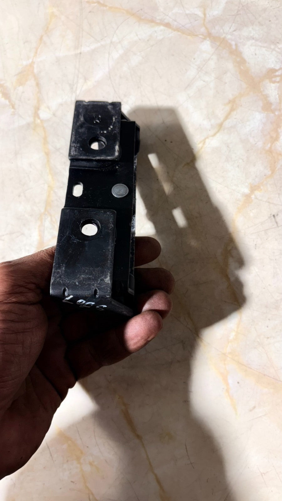 RANGE ROVER 2010 TAILGATE BOOT LOCK PLATE STRIKER 8408859