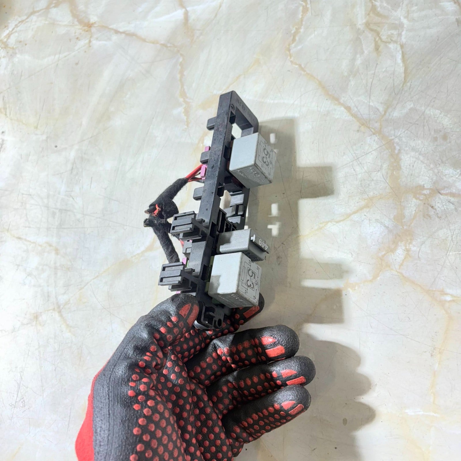 Skoda Superb 2009 Fuse Relay Box Mounting Bracket
