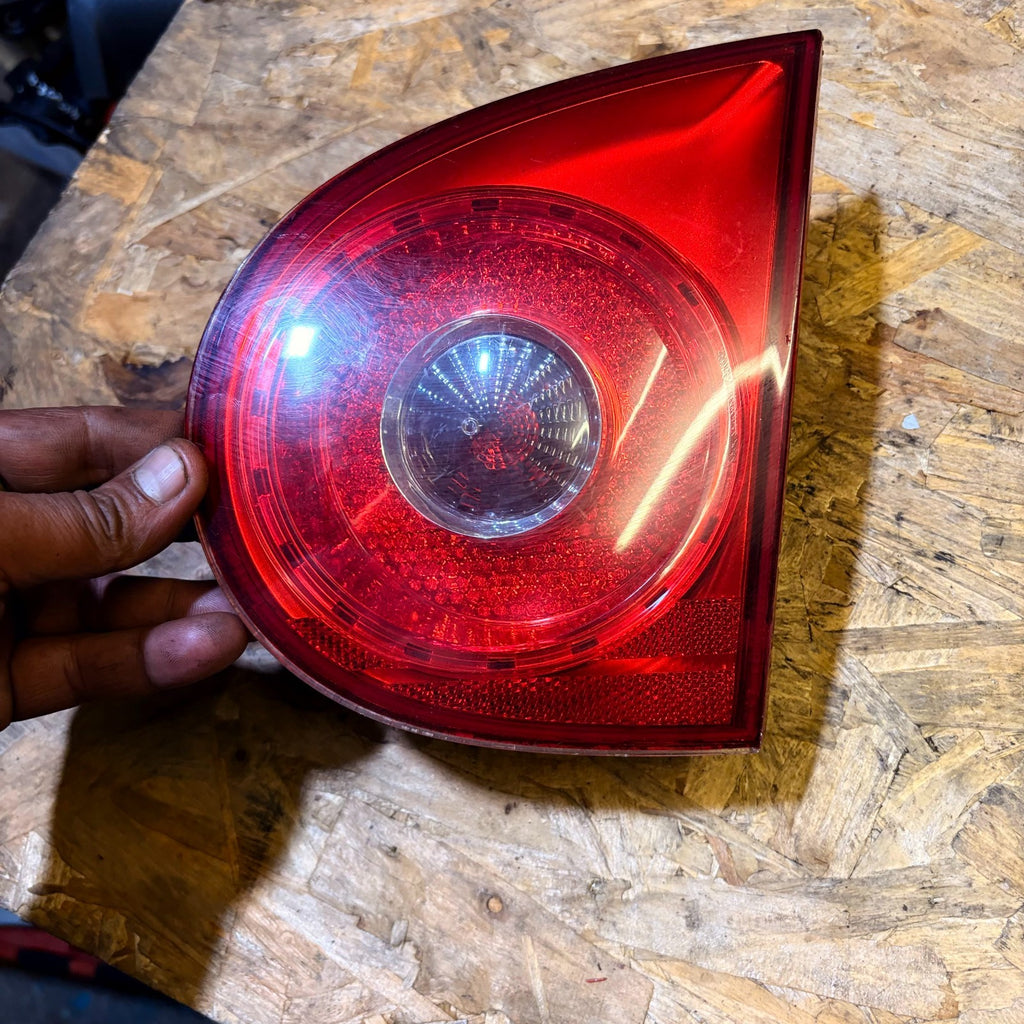 VOLKSWAGEN GOLF 2004-2009 RIGHT DRIVERS TAIL LIGHT LAMP IK6945094F