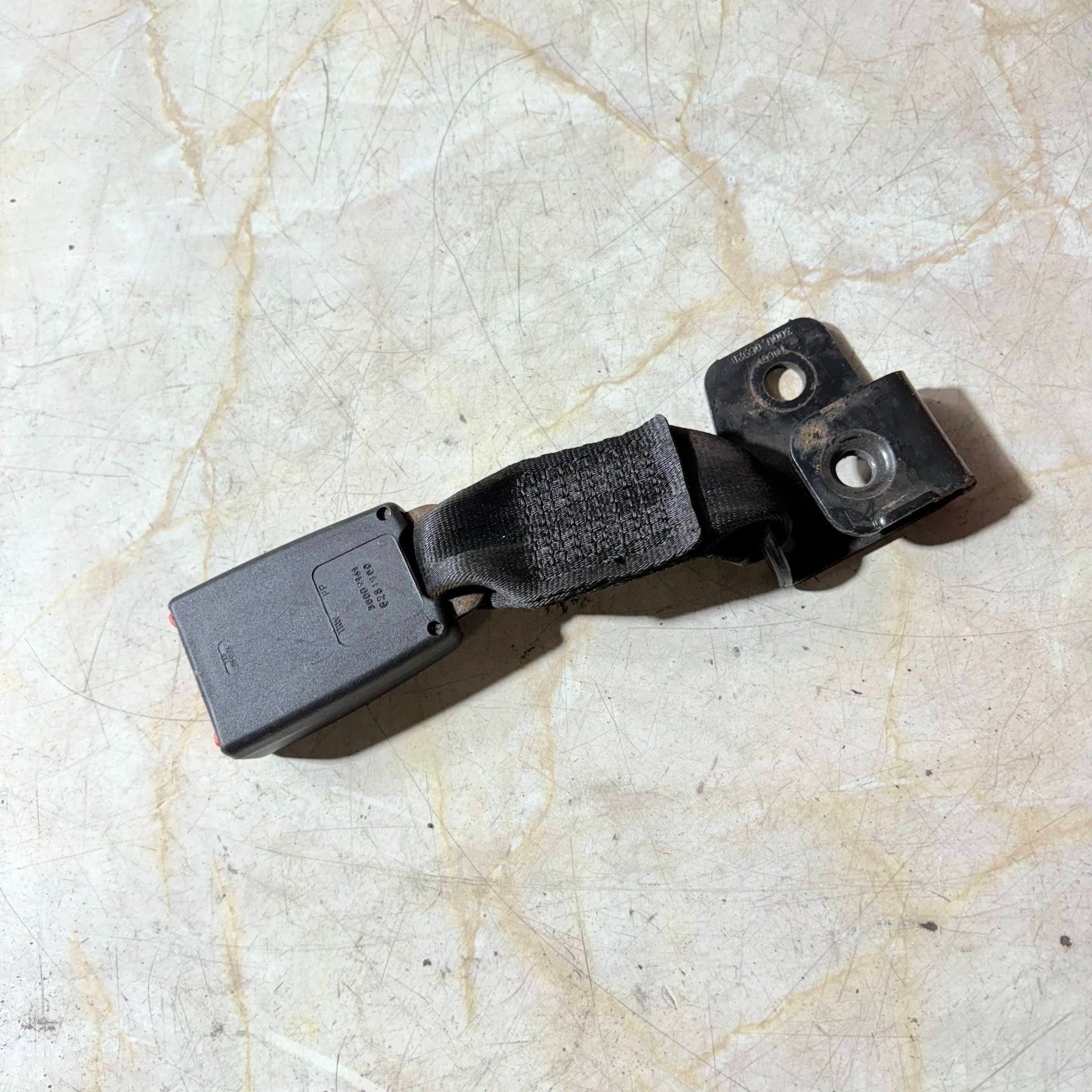 Toyota Avensis Mk1 1997-2003 Left Passenger N/S Rear Seat Belt Stalk Buckle
