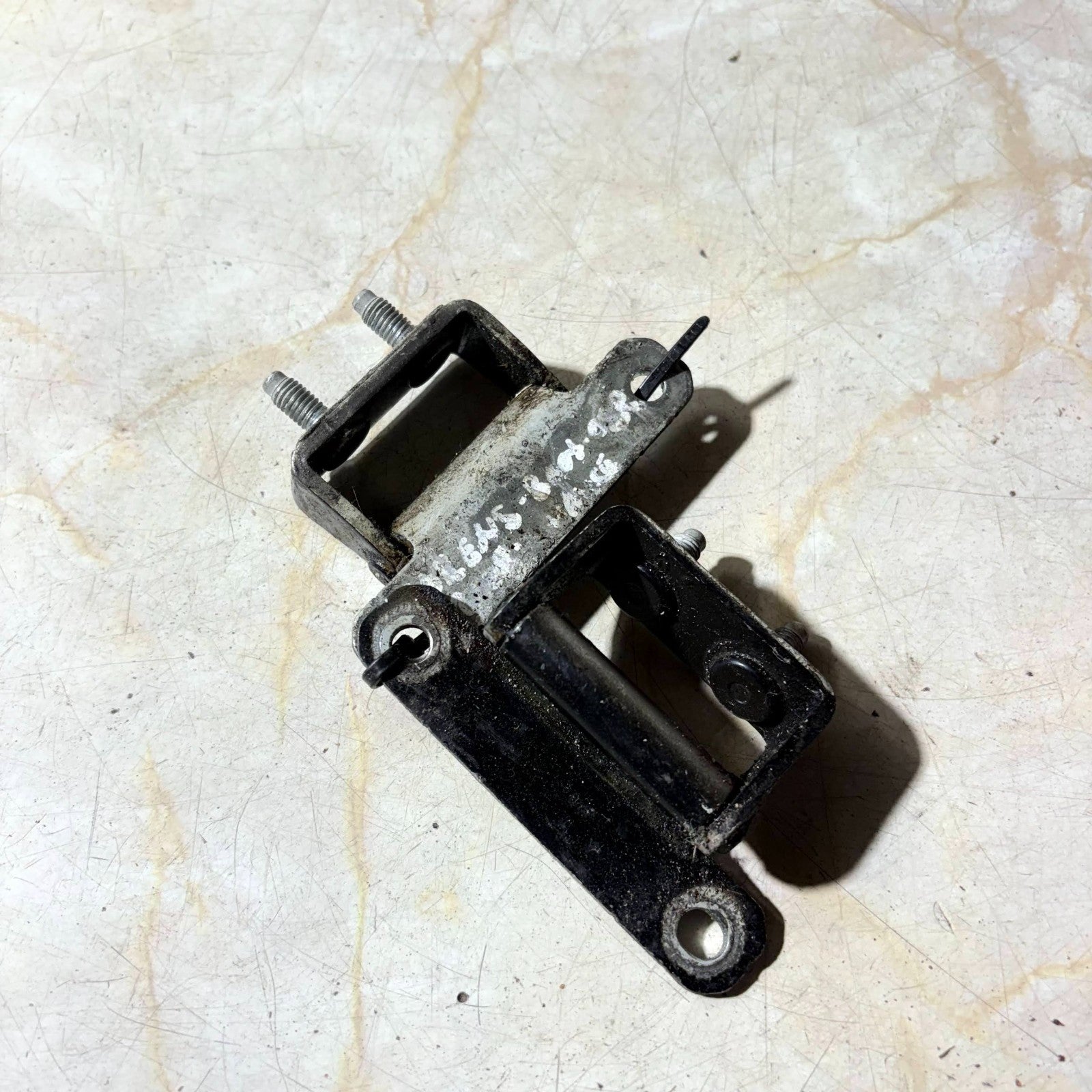 Kia Carens Left Rear Passenger Side Hood Hinges