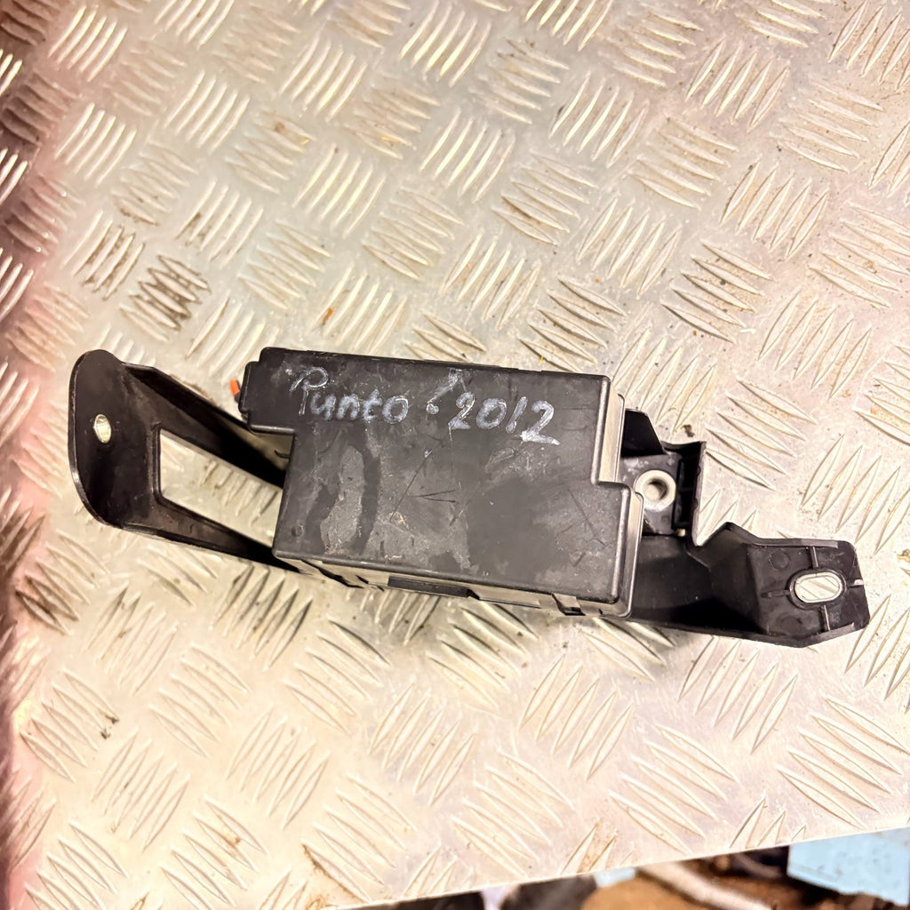FIAT PUNTO MK3 TYPE 199 2012-2018 1.4 5DR FUSE BOX MODULE BRACKET