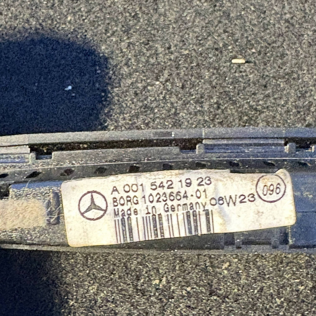 MERCEDES E CLASS REAR PARKING SENSOR DISPLAY A0015421923