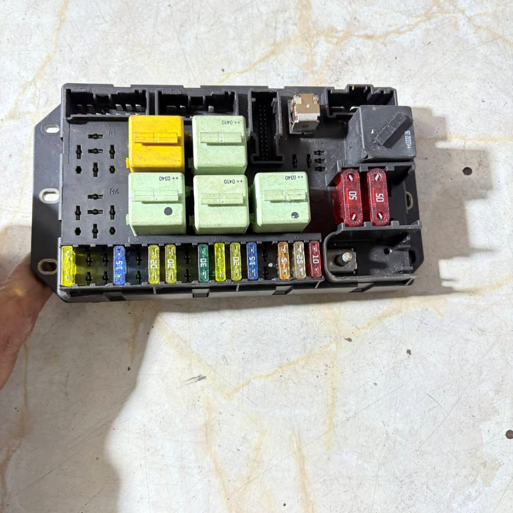 Land Rover L322 Driver rear Fuse Box YQE500290 Ref HG54 2009