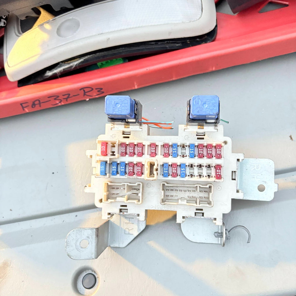 2003-2007 Nissan Murano Under Dash Fuse Box Relay Junction Block Unit