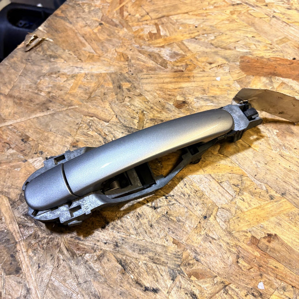Skoda Superb Mk1 2002-2008 NSF Front Left Exterior Door Handle 3B0837885