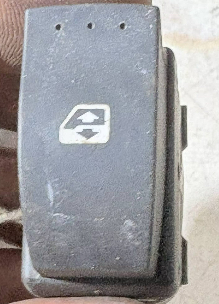 28082-02 Renault Scenic Mk2 Rear Electric Window Switch 6 Pin 28082-01