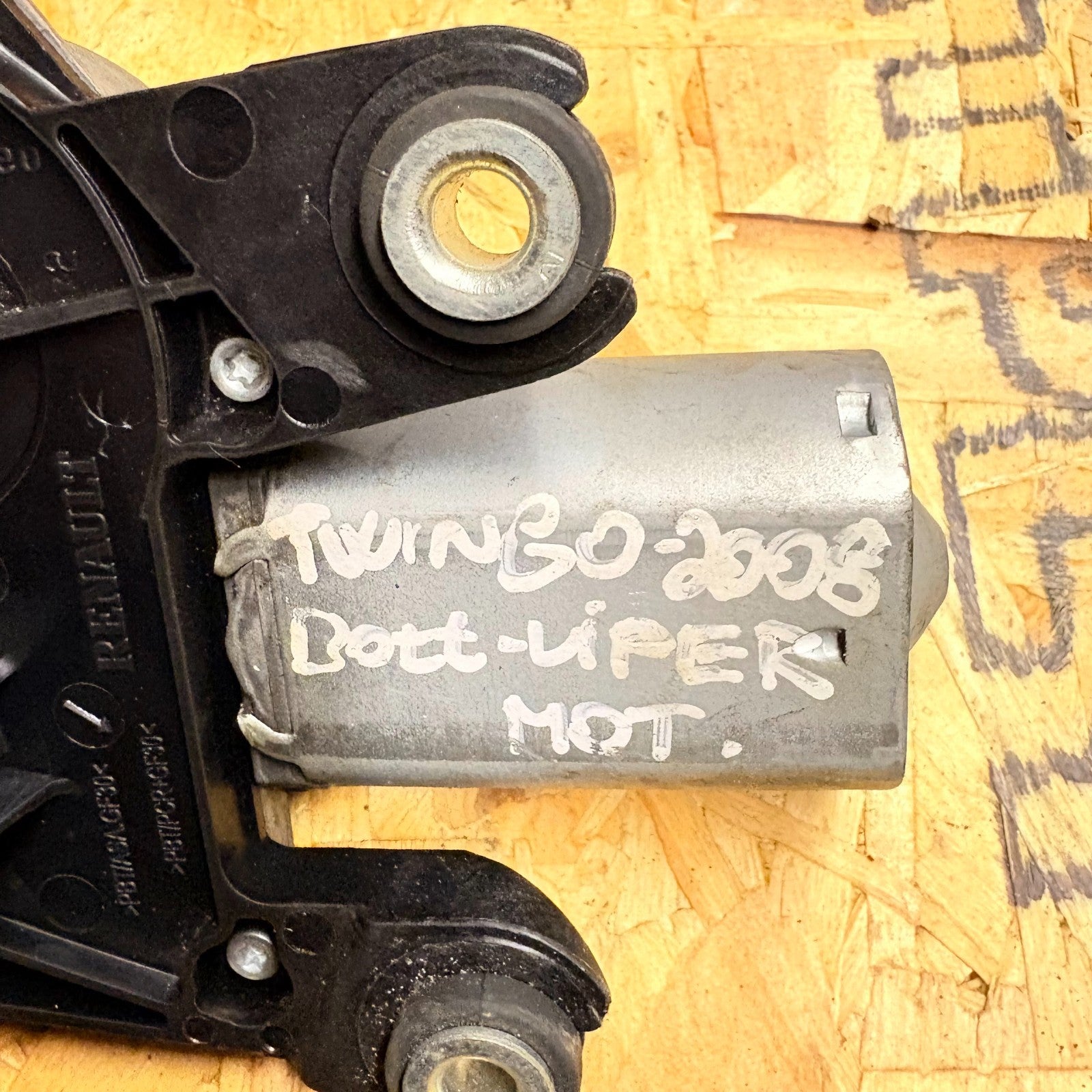 Renault Twingo Mk2 CN0 2007-2014 Rear Wiper Motor 8200311486