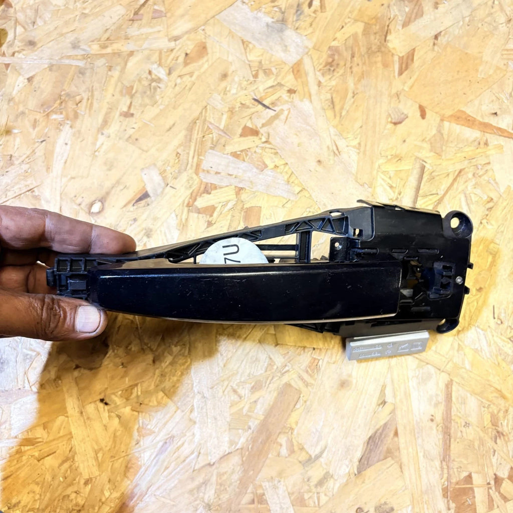 Opel Mokka OSR DRIVERS REAR SIDE DOOR HANDLE 2HU BLACK 2013 7512 3257U