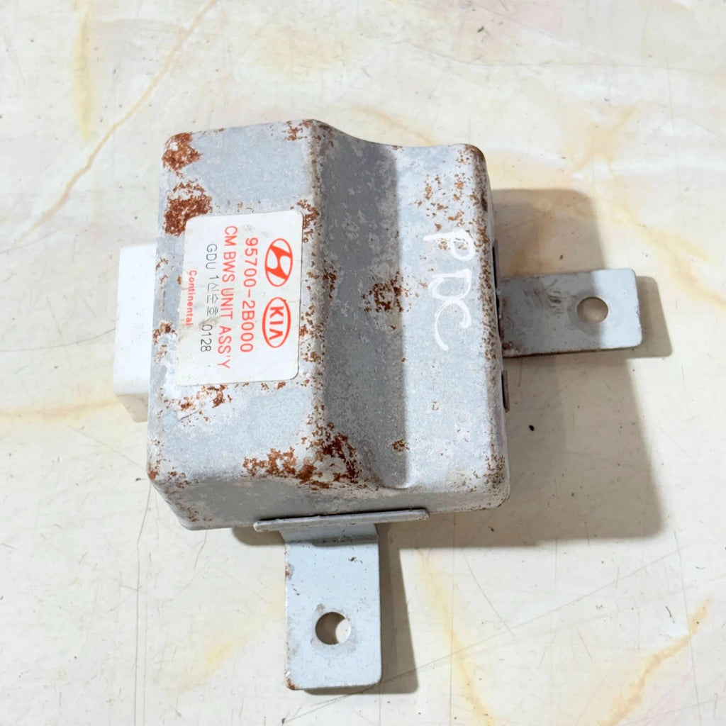 HYUNDAI SANTA FE 2006-2012 MK2 CM PDC PARKING CONTROL MODULE ECU 95700-2B000