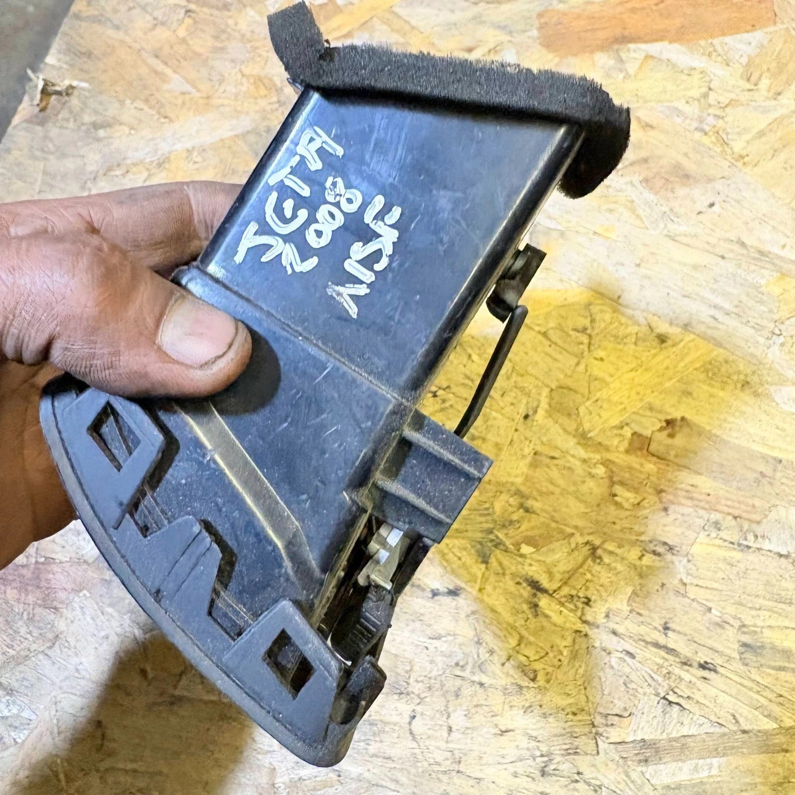 Vw Jetta Mk5 2005-2010 AIR VENT PASSENGER SIDE FRONT Left Side