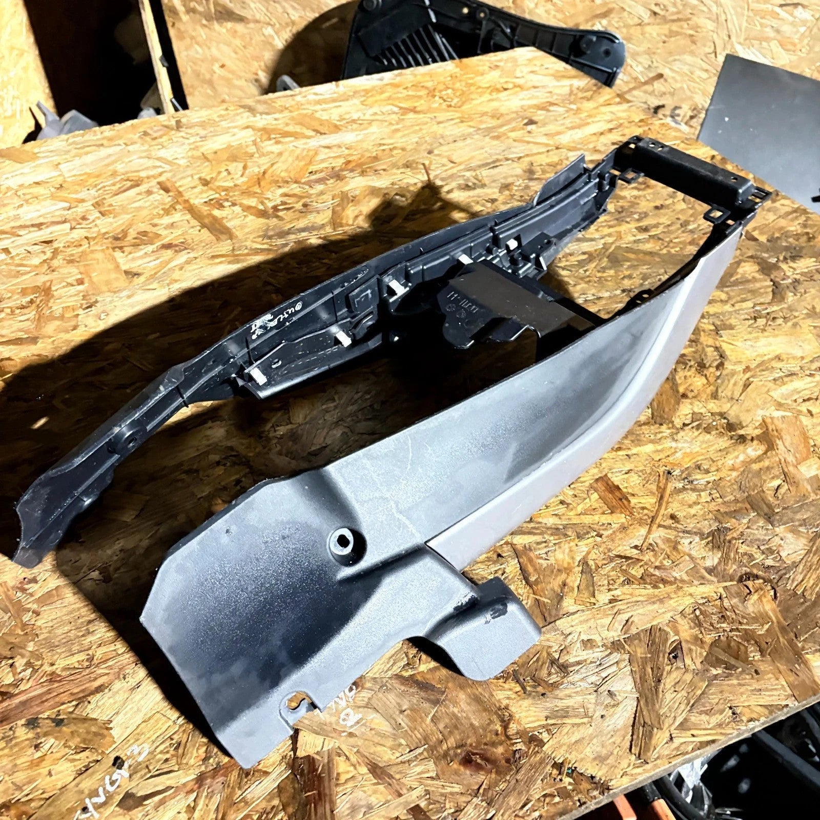 Mitsubishi Outlander Mk2 11/06-06/12 Gear Shifter Surround Console Trim 8011A069