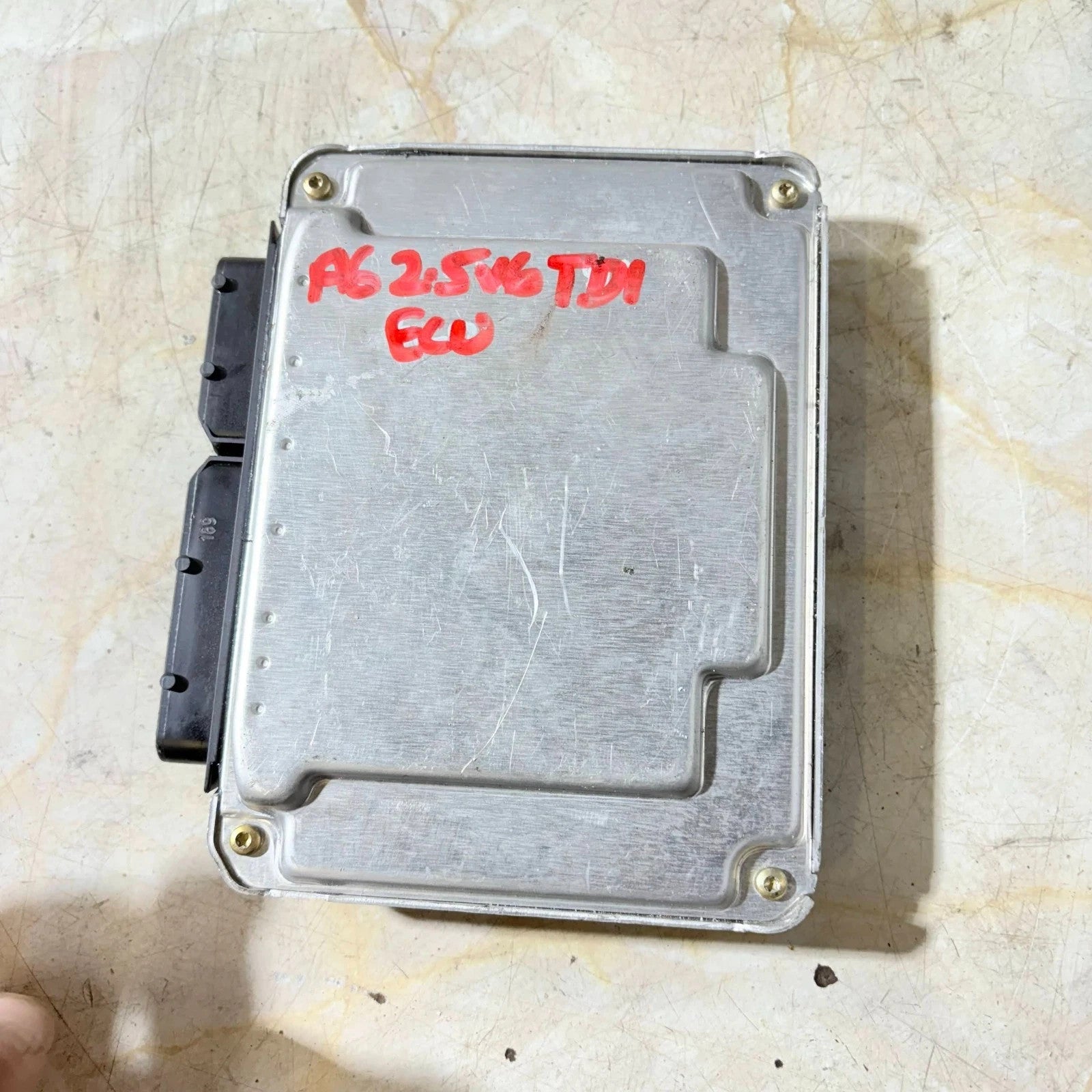 Audi A 6 2.5 TDi Engine Control Unit ECU 4B1907401 D