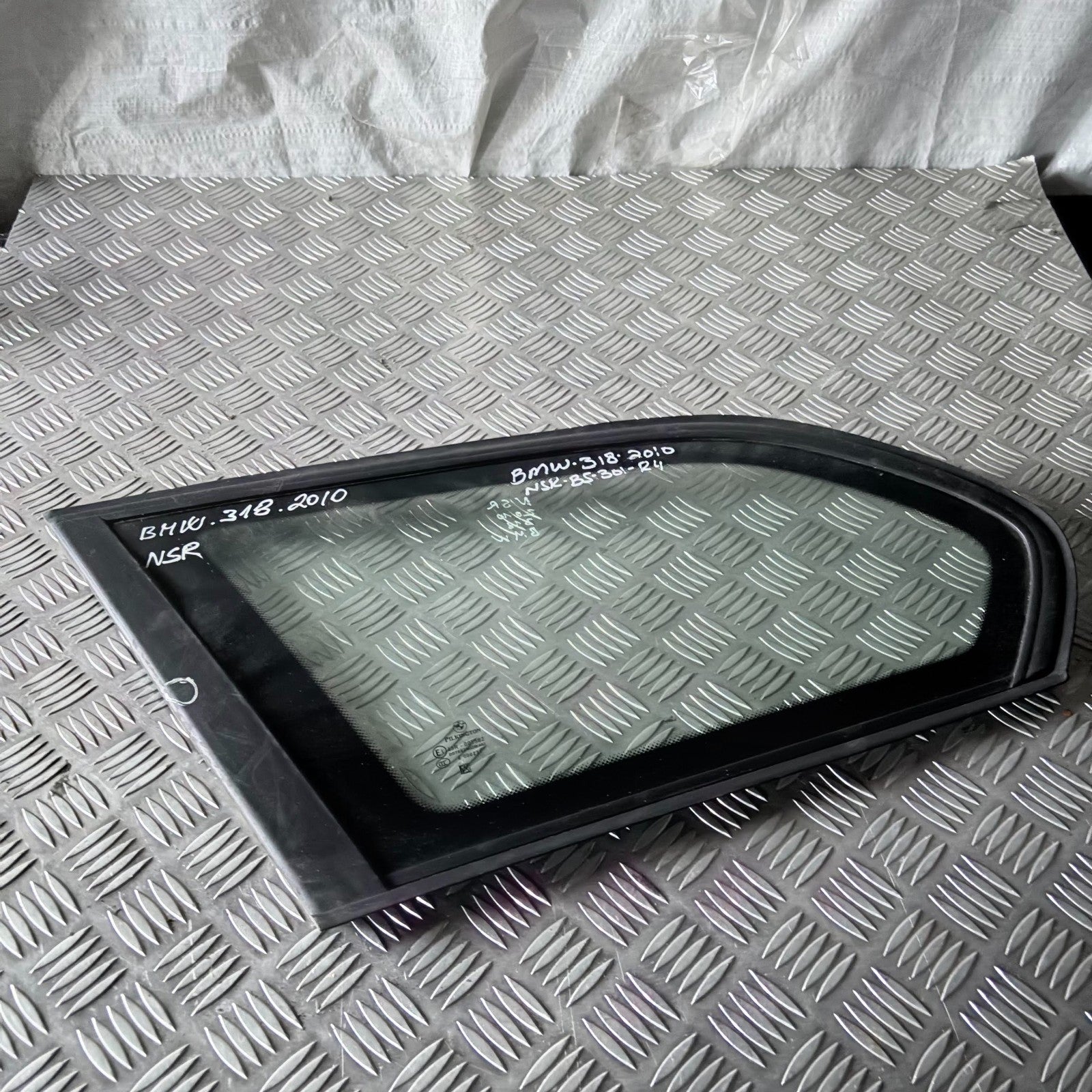 BMW 3 Series E90 318 Rear Left NSR Quarter Window Glass Fixed Door Saloon 04-11