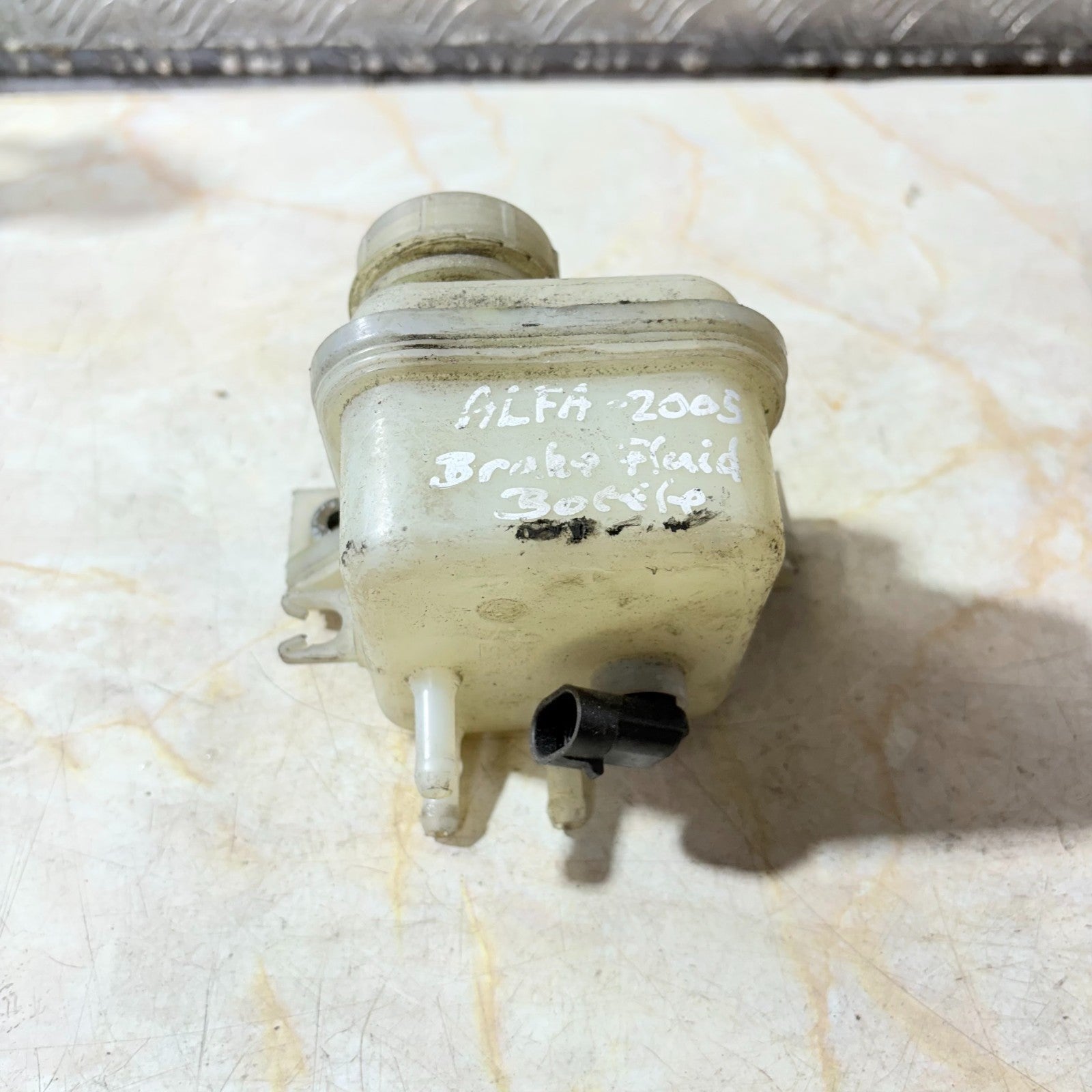 ALFA ROMEO BRAKE FLUID TANK RESERVOIR BOTTLE 2003-2010