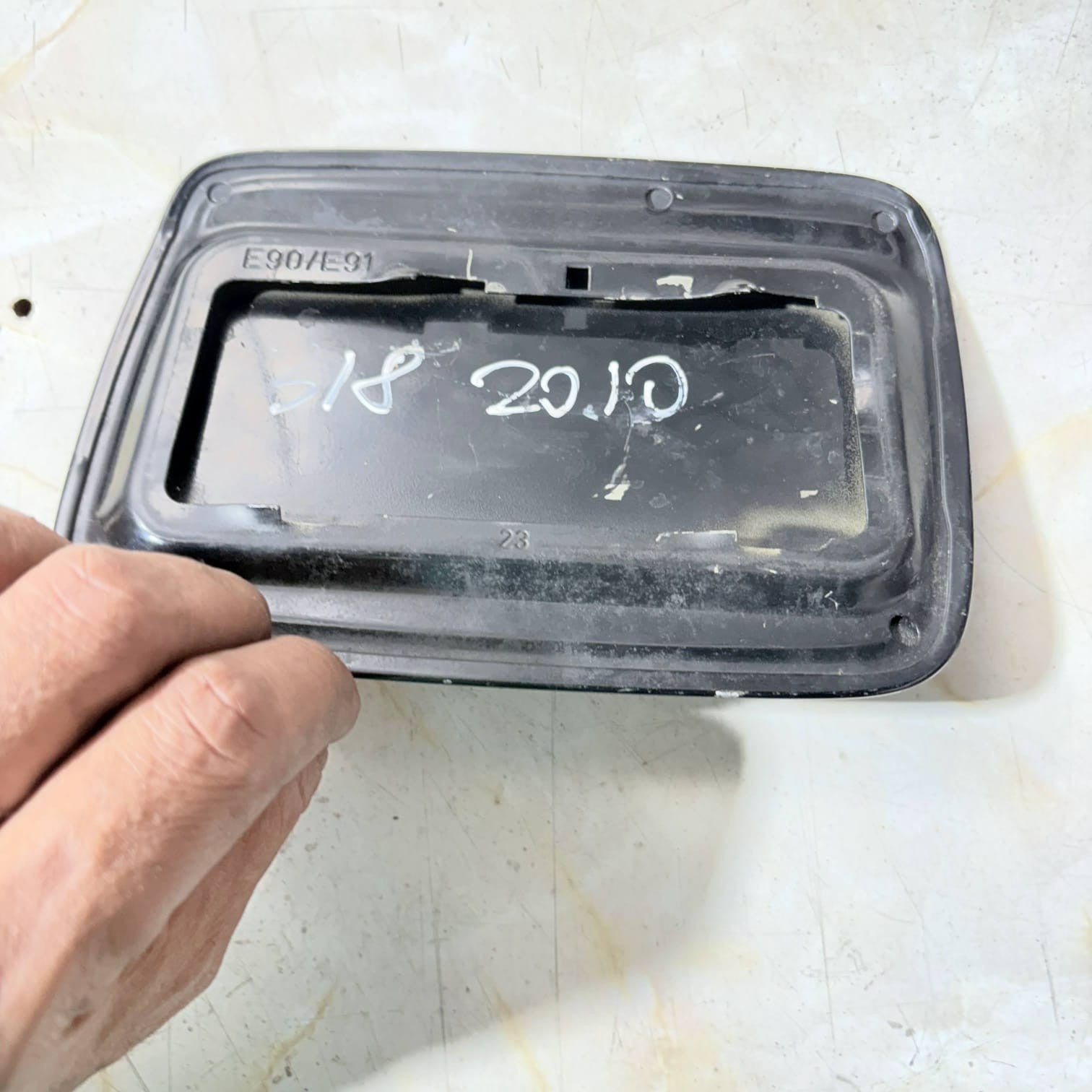 Fuel filler flap BMW 3 seriesfuelcapE90 E91 filler flap sapphire blackmetall2010