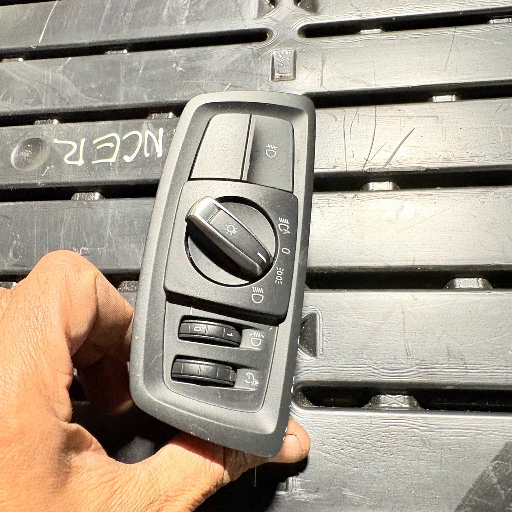 2018 BMW 1 SERIES HEADLIGHT SWITCH 6847526