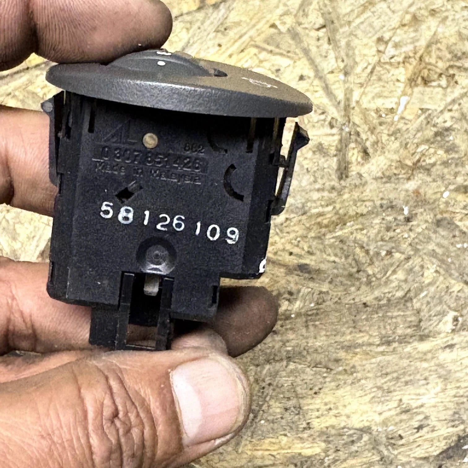 Iveco Daily 1999-2011 Headlight Level Adjuster Switch 0307851426 3492733