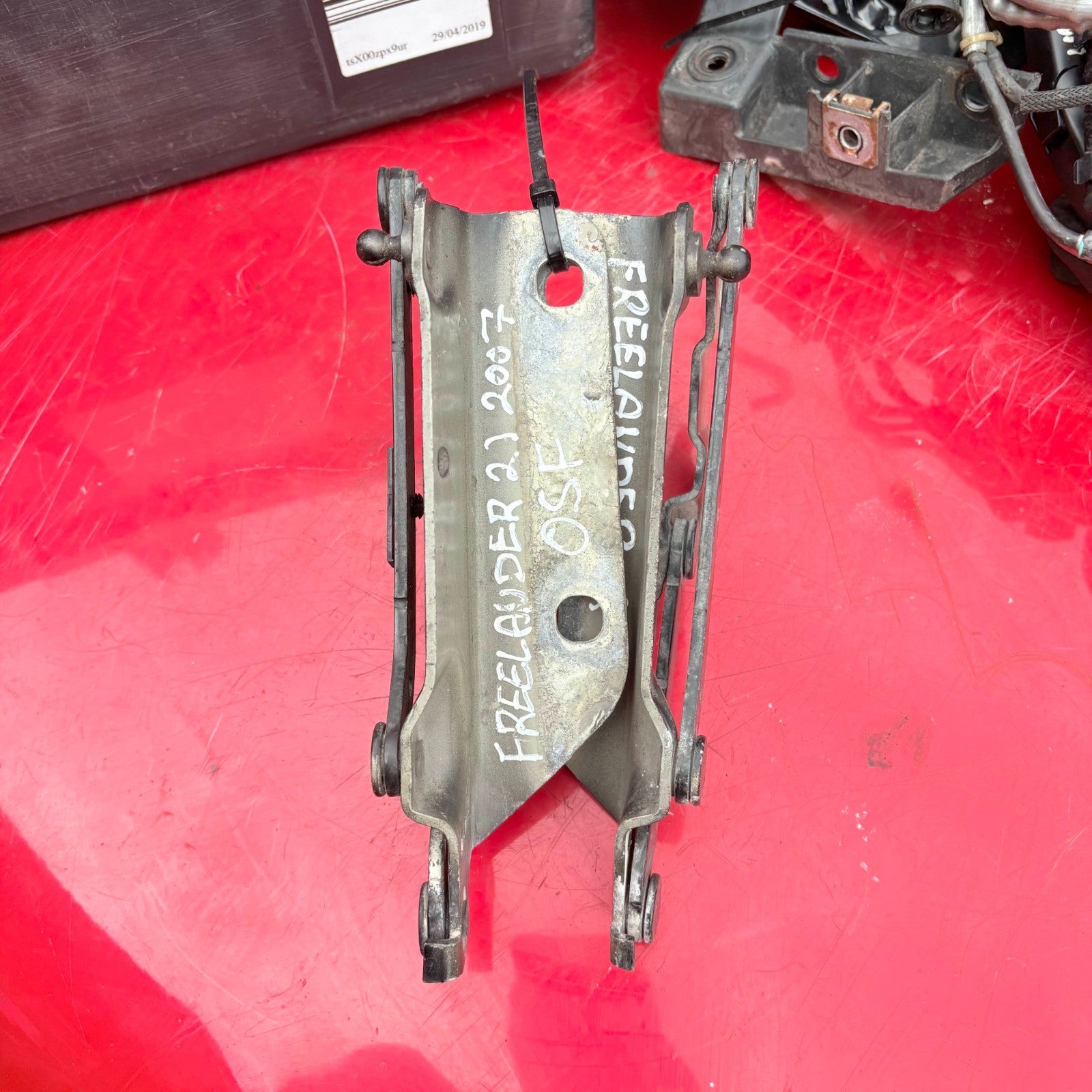 LAND ROVER FREELANDER 2 2007 HINGE PASSENGER SIDE FRONT N/S