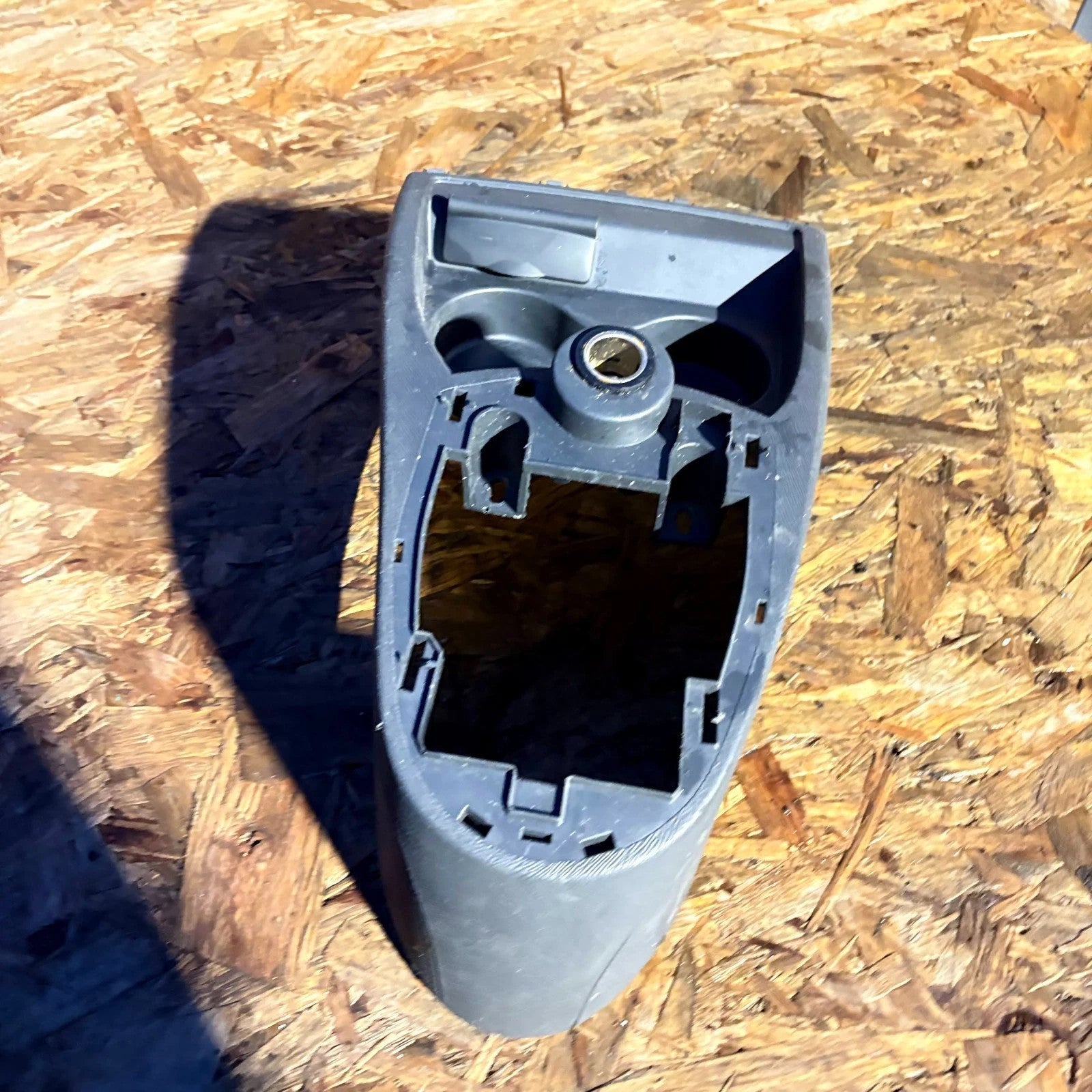 RENAULT TWINGO PZAZ 20072014 CENTRE CONSOLE GEARSTICK SURROUND & CUPHOLDERS