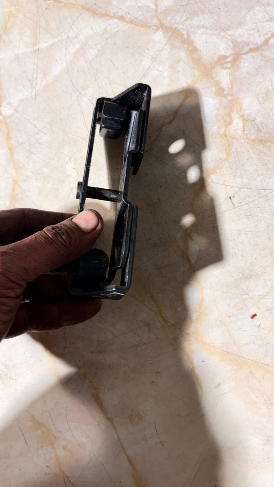 RANGE ROVER 2010 TAILGATE BOOT LOCK PLATE STRIKER 8408859