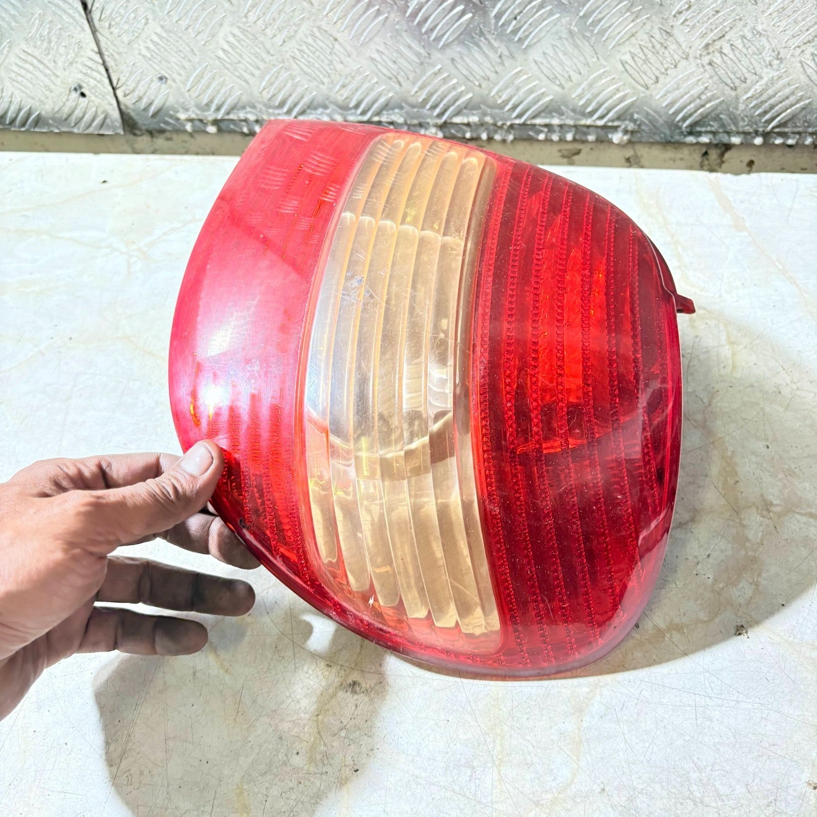 TOYOTA AVENSIS 1997-2003 Rear Light Passenger Rear Left Hatch 5 Door 034N5P