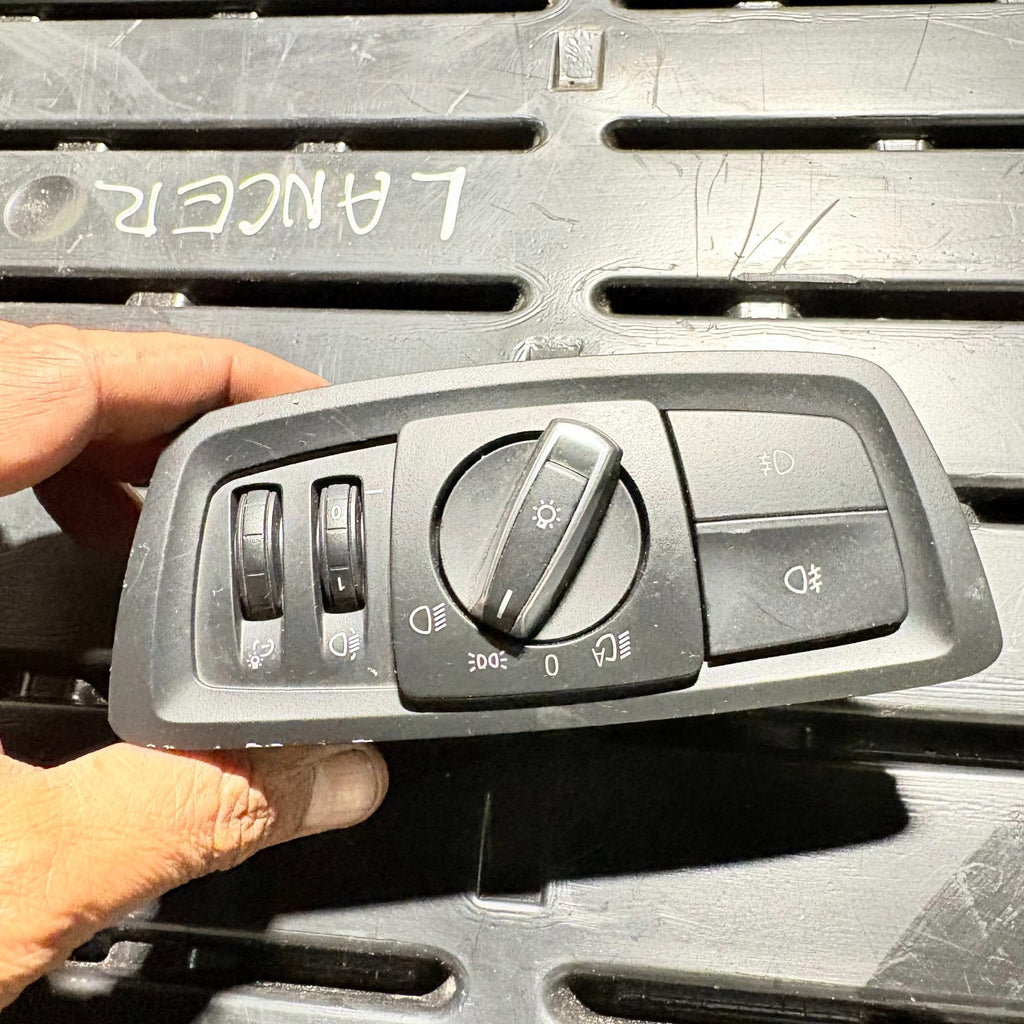 2018 BMW 1 SERIES HEADLIGHT SWITCH 6847526