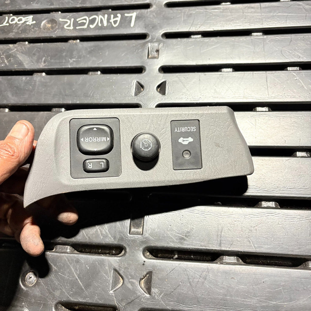 Toyota Corolla E12 2002-2006 Wing Mirror Electric Control Switch Button 183574