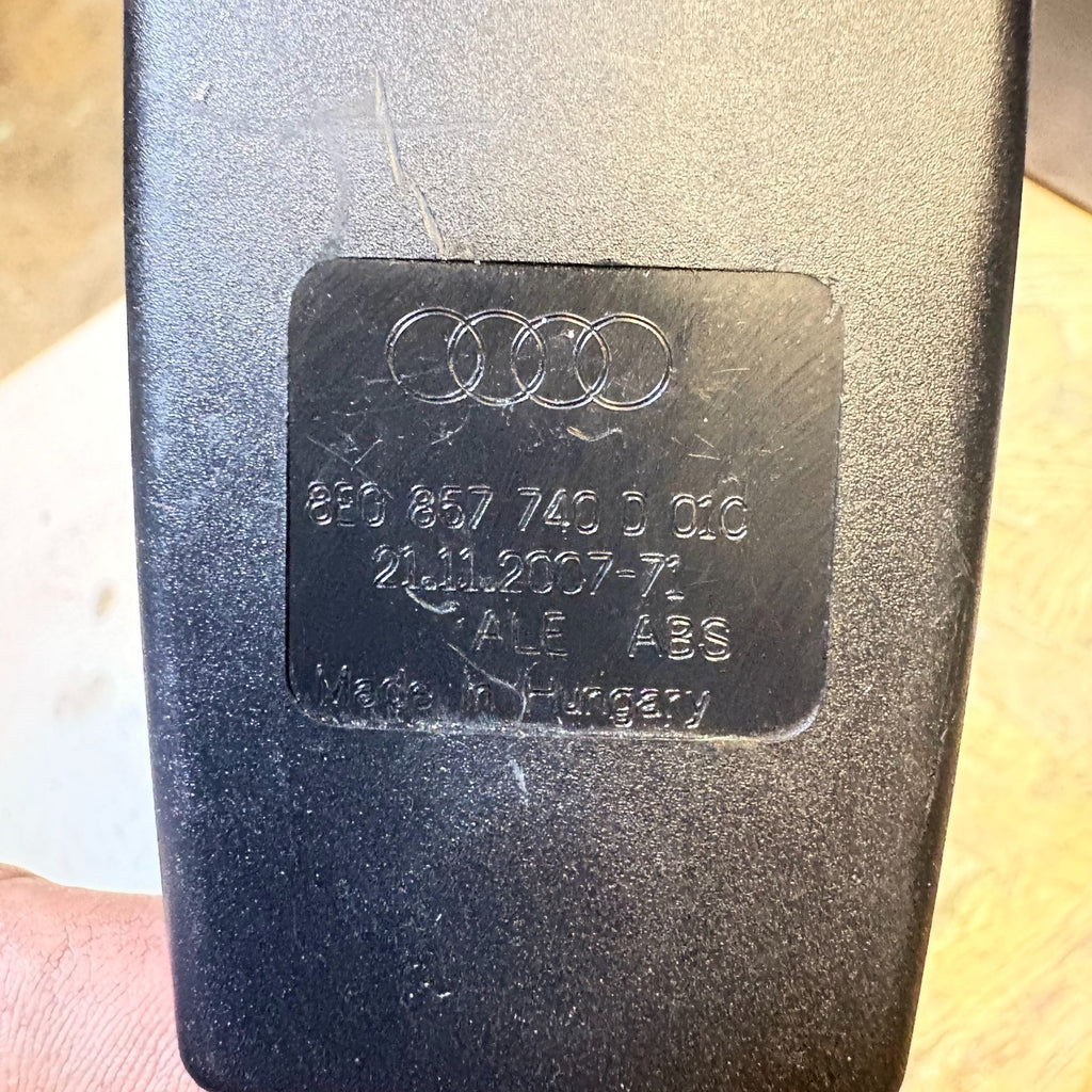 04-08 AUDI DRIVER REAR SEAT BELT BUCKLE 8E0857740