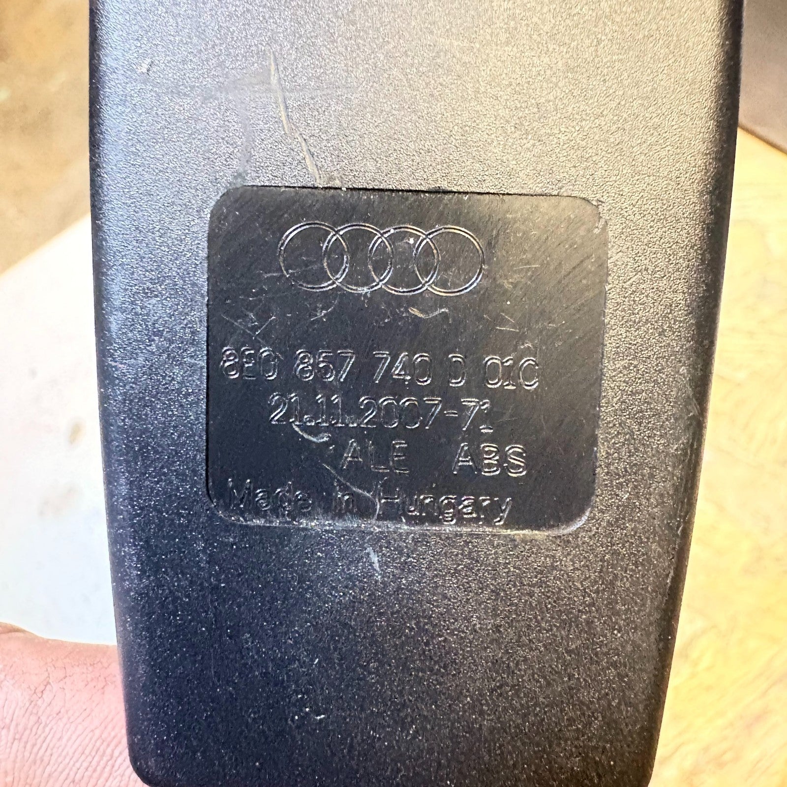 04-08 AUDI DRIVER REAR SEAT BELT BUCKLE 8E0857740