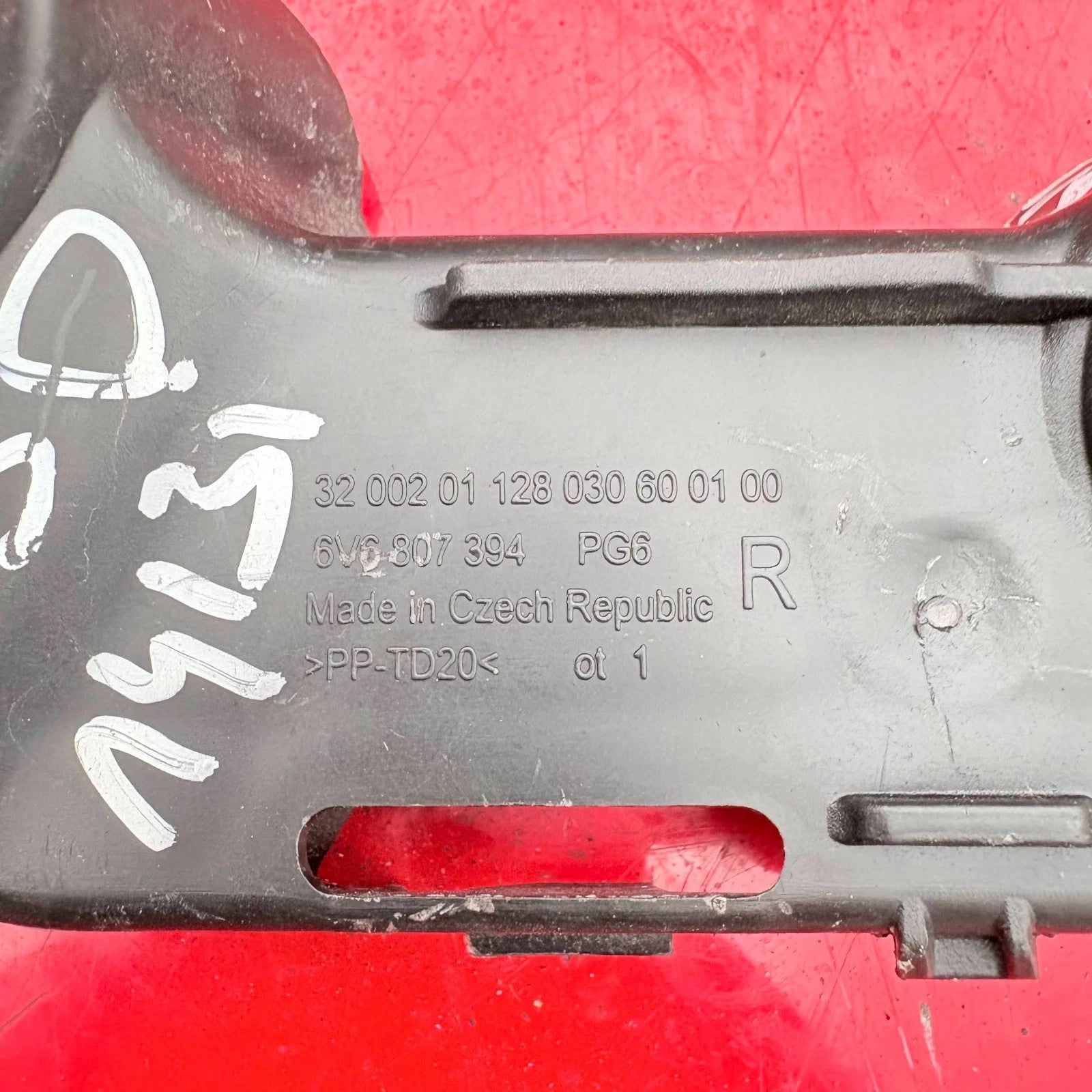 Skoda Fabia Rear Bumper Right Side Bracket 2018 6V9807394