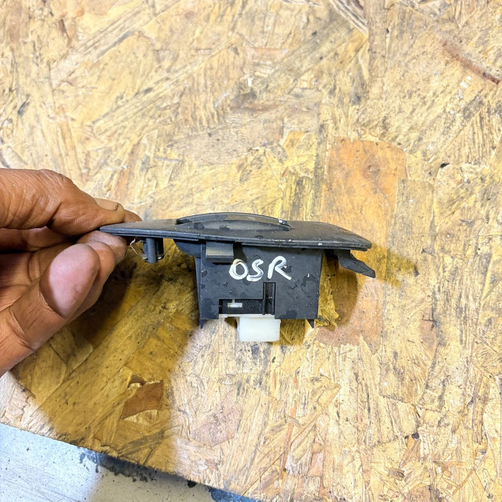 TOYOTA AVENSIS 2003-2008 RIGHT SIDE REAR WINDOW CONTROL SWITCH 7427105020
