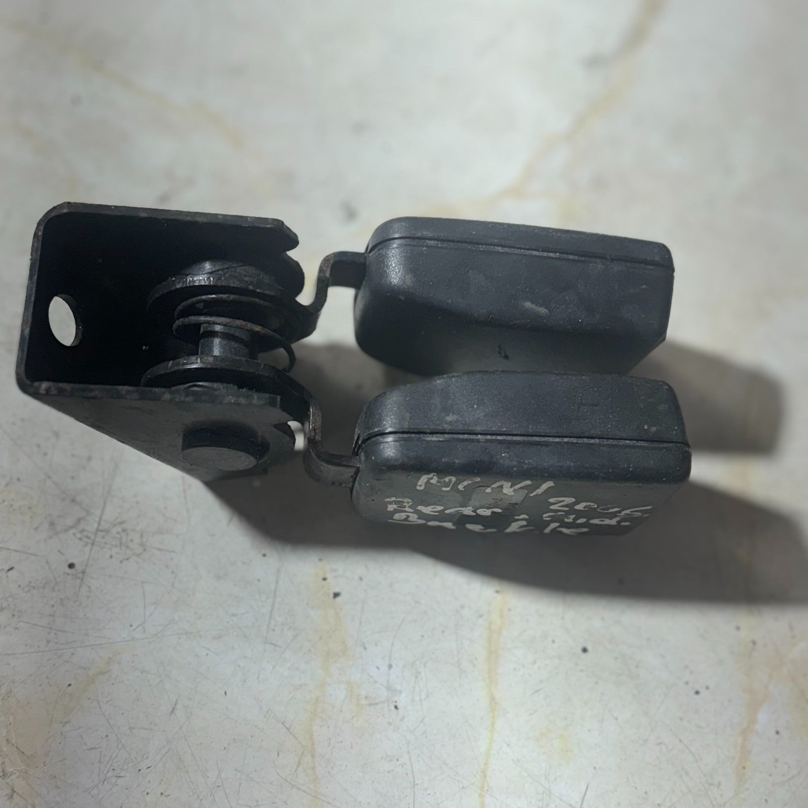 BMW MINI One Cooper Rear Centre Seat Belt Buckle 7055957 2001-2006