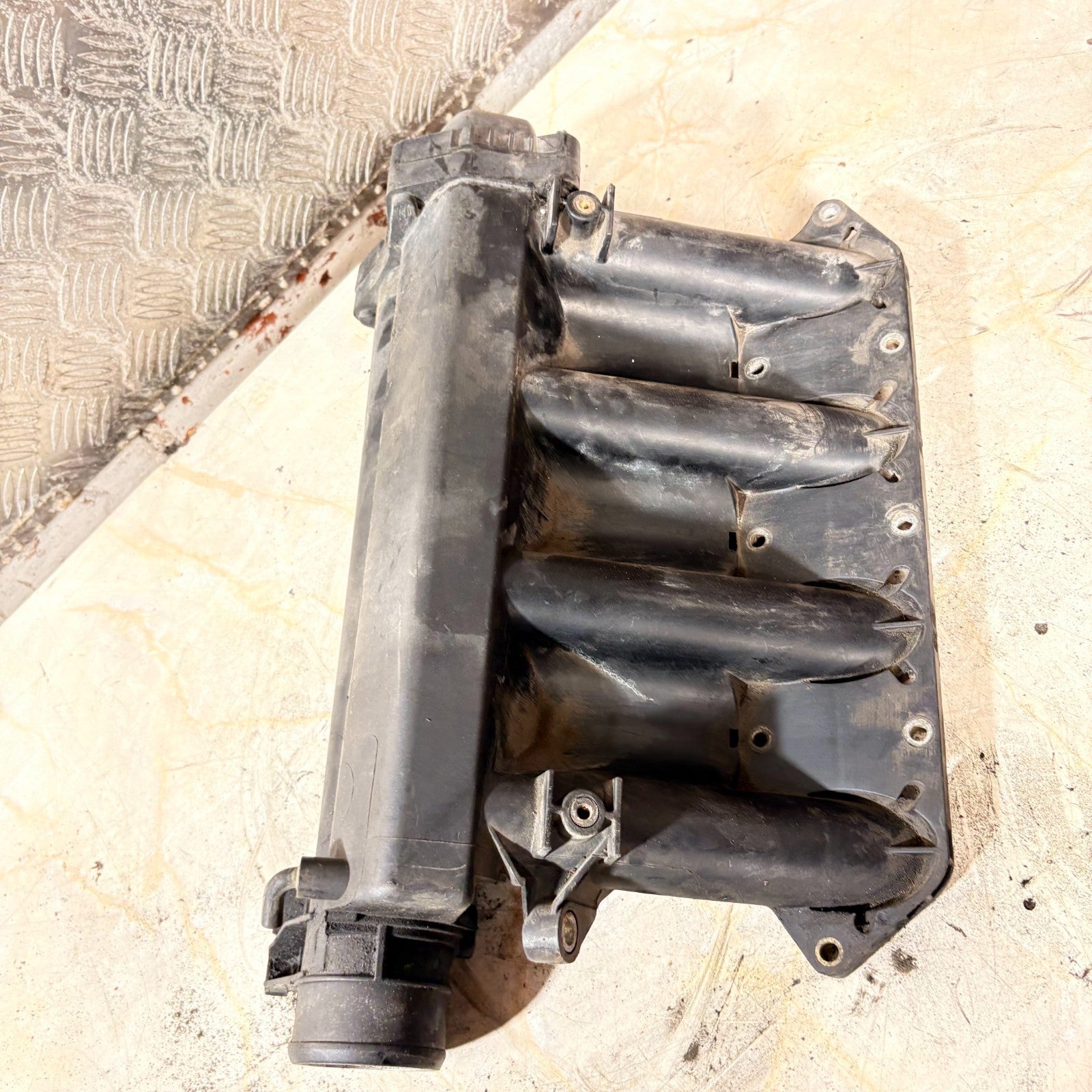 MERCEDES VITO VIANO W638 2.2 CDI INTAKE INLET MANIFOLD A6110903582 2002
