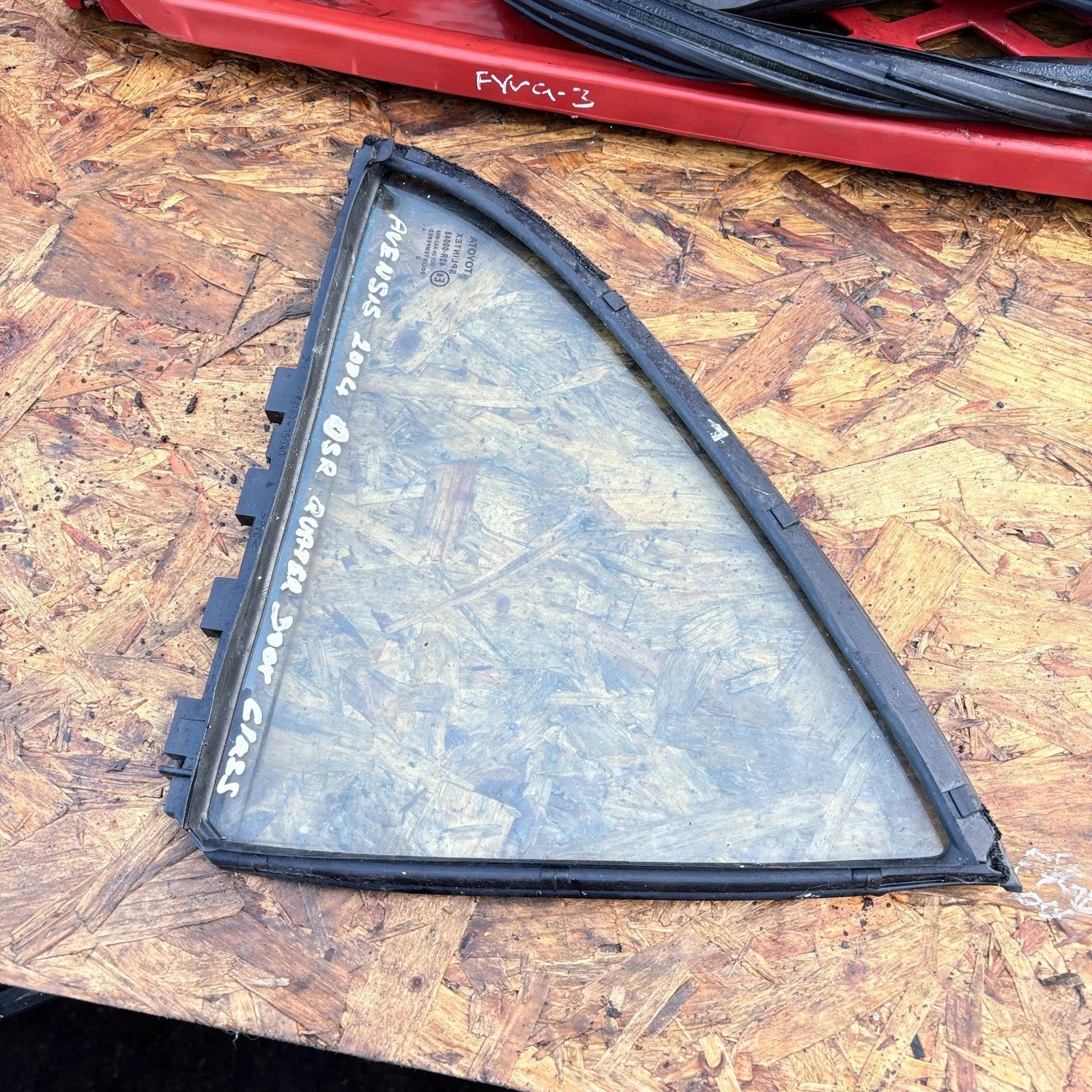 TOYOTA AVENSIS MK2 QUARTER WINDOW GLASS DRIVERS REAR RIGHT 2003~2008