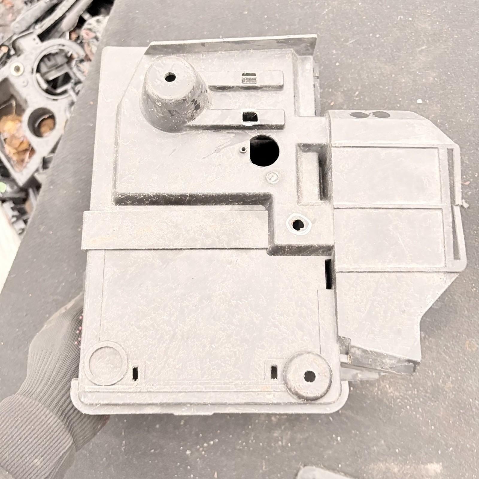 FORD FOCUS 2006 BATTERY COVER GENUINE OEM
