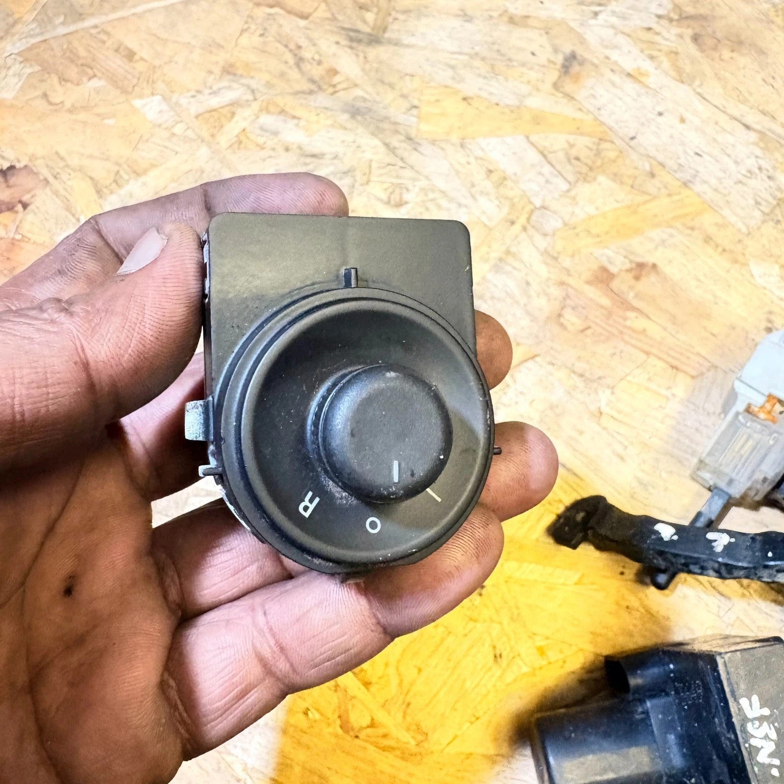 VAUXHALL ASTRA 2014 WING MIRROR REGULATOR CONTROL SWITCH 13271827