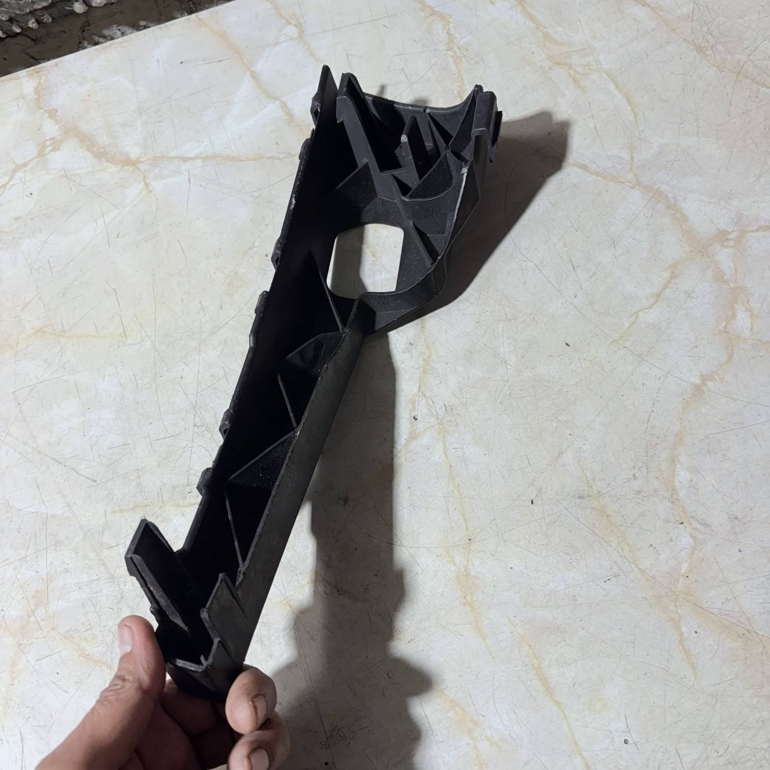 Ford Focus Mk2 04-08/C-Max 03-07 RH Bumper Bracket 1335698 4M51-17E856-AC