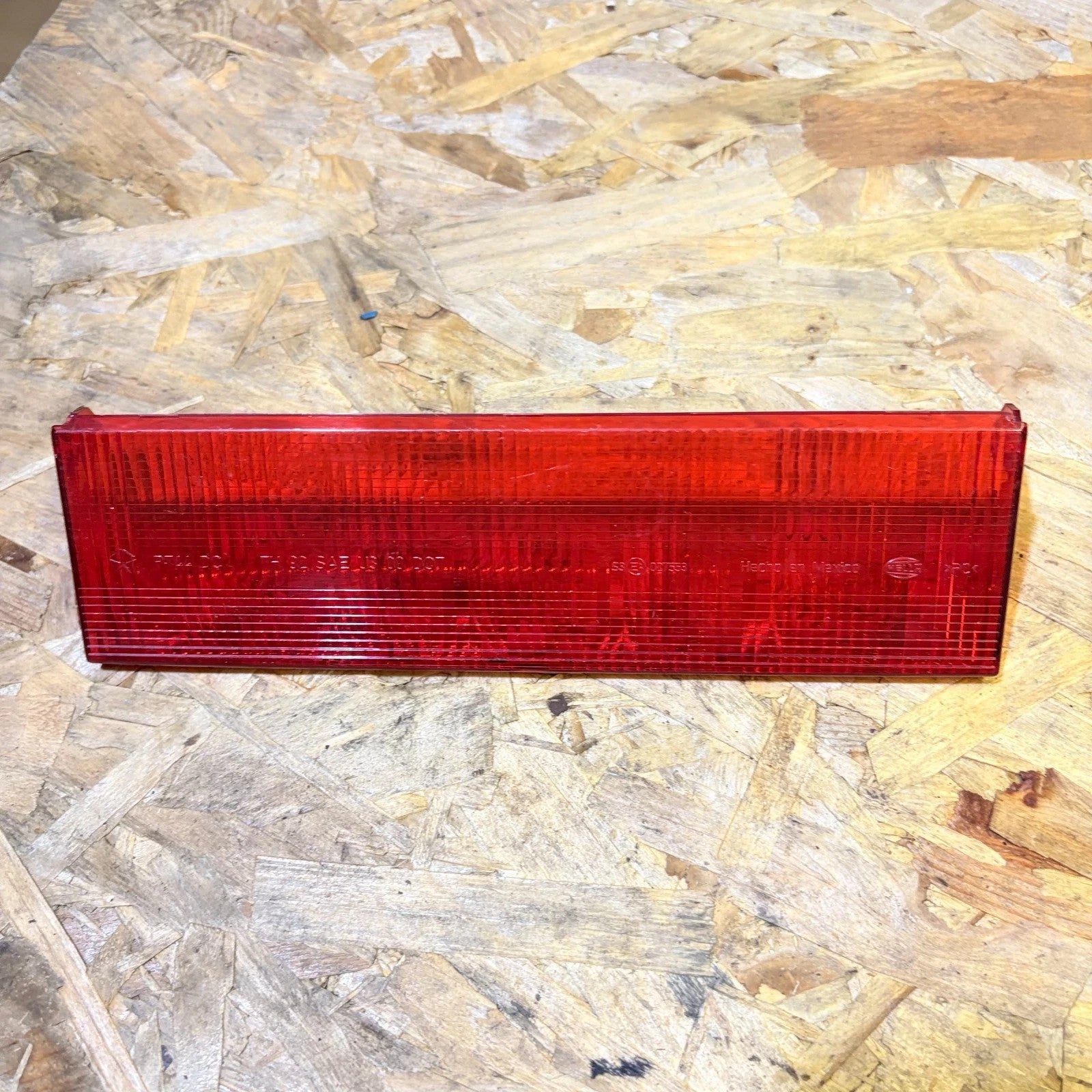 Chrysler PT Cruiser 2002 Third Brake Stop Light Center Lamp E4027553
