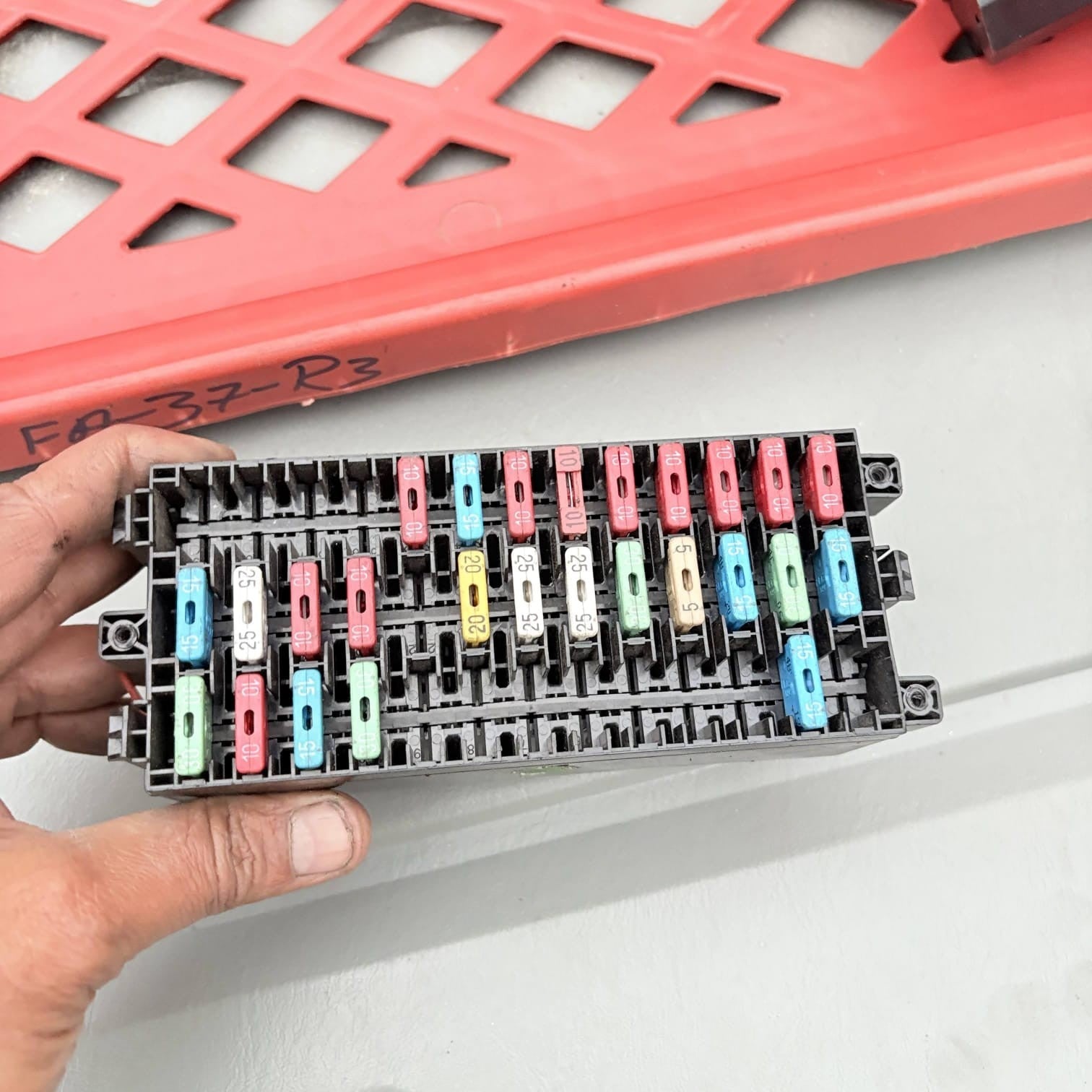 Nissan Primastar Fusebox 2002-2006 | Renault Trafic II X83 2001-2006 1673153