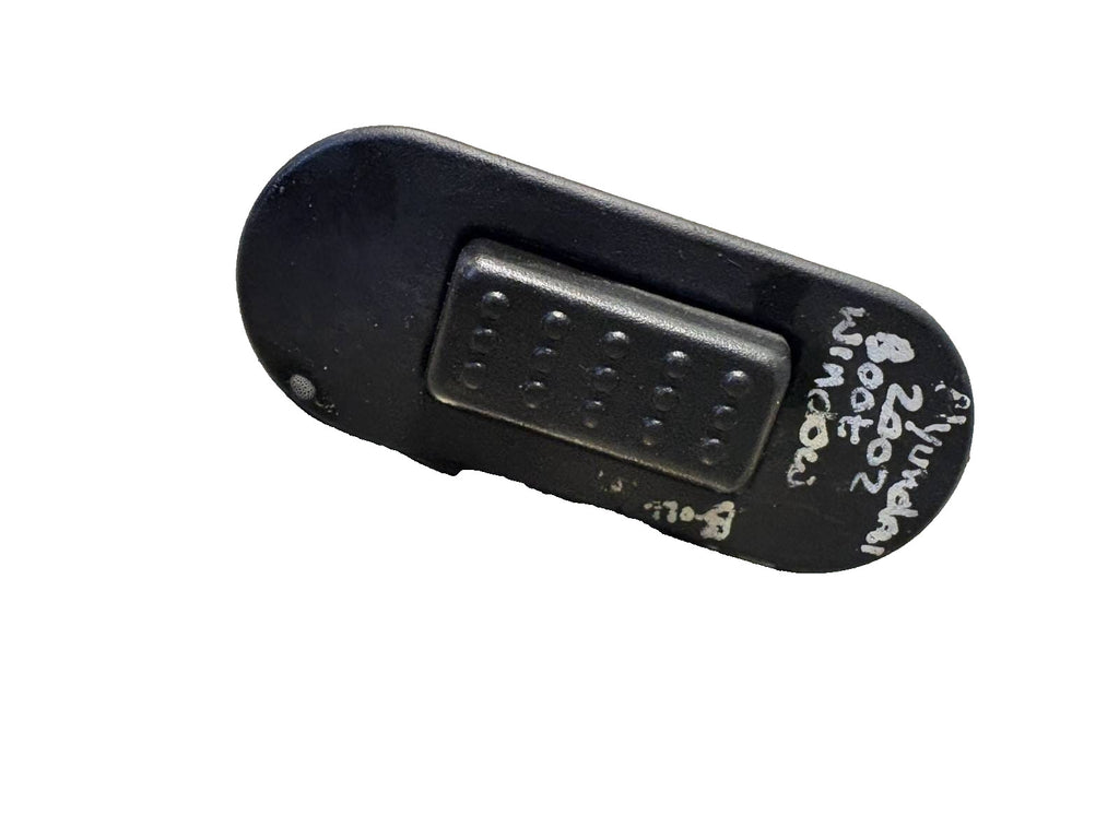 HYUNDAI 2002 BOOT TAILGATE WINDOW RELEASE SWITCH BUTTON