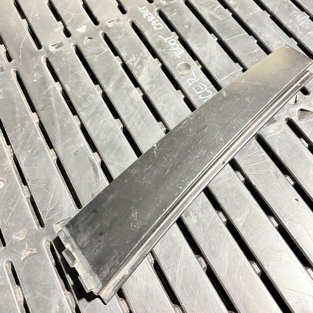 2005 VOLKSWAGEN PASSAT REAR RIGHT DRIVER EXTERIOR DOOR WINDOW TRIM COVER
