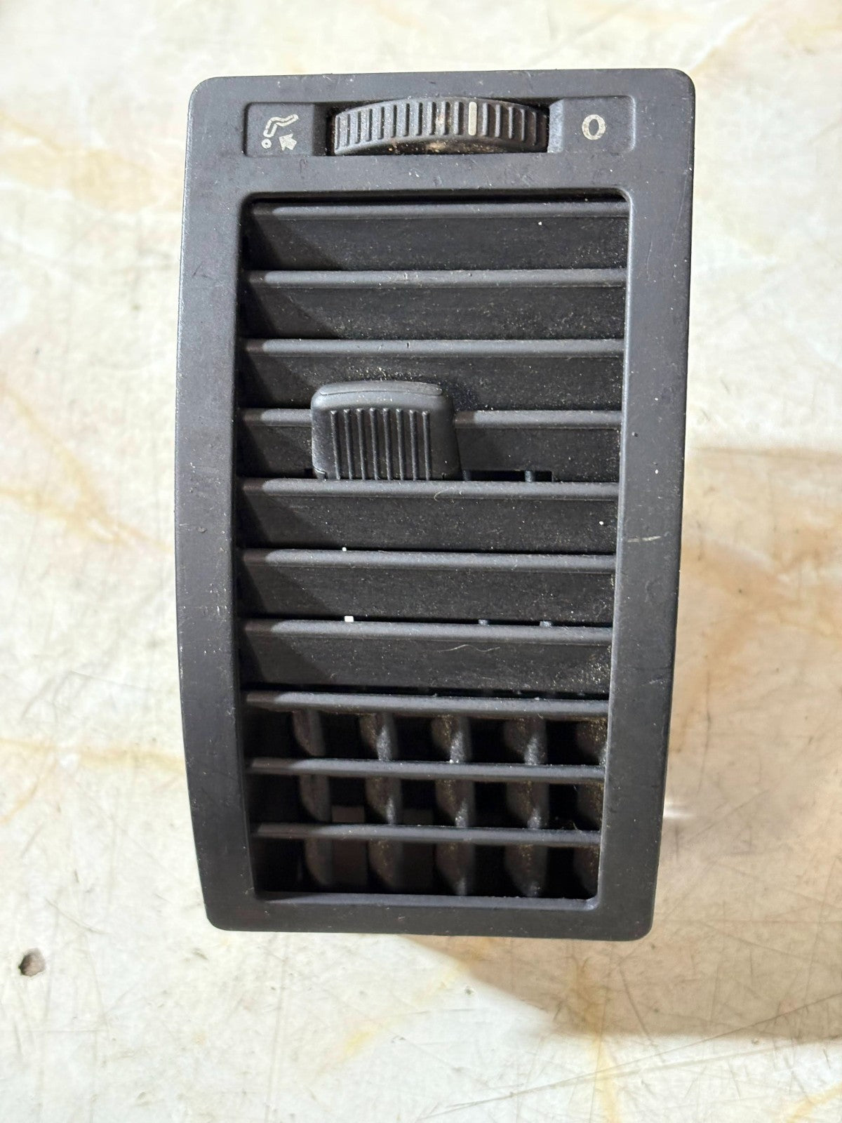 2009 VW POLO PASSENGER SIDE FRONT AIR VENT 6Q0 819 703