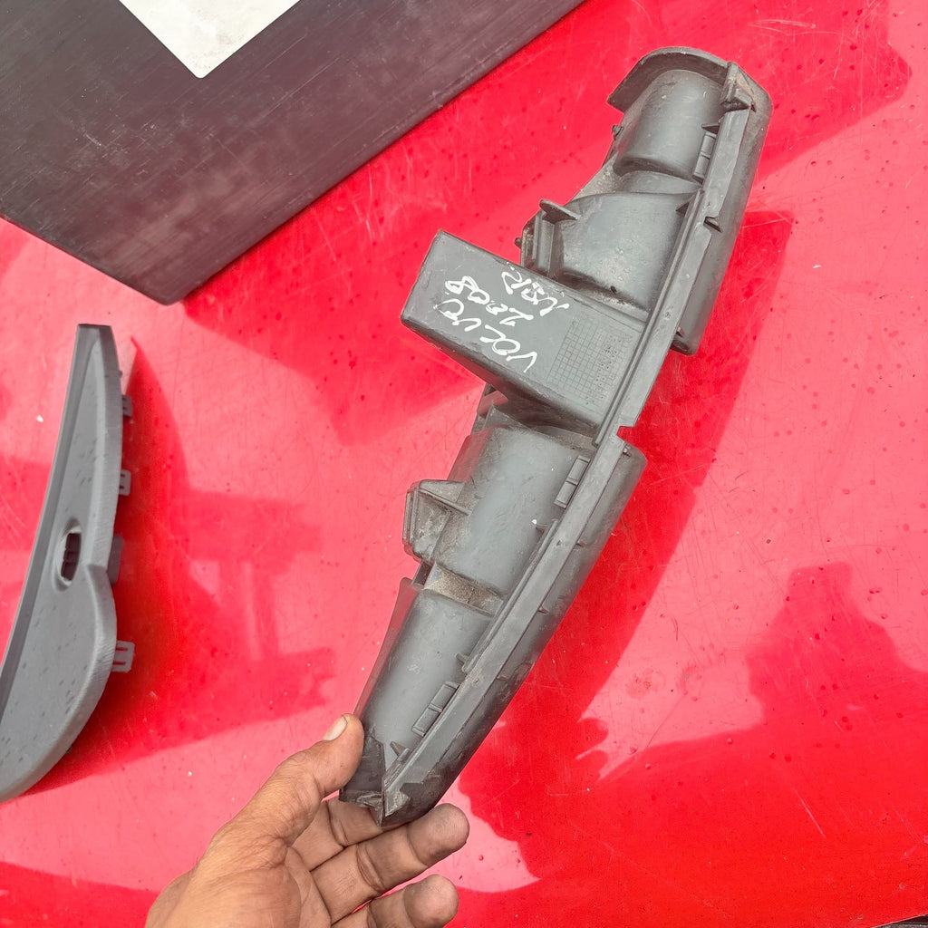 VOLVO Passenger Side Rear Left BUMPER BRACKET 30657218