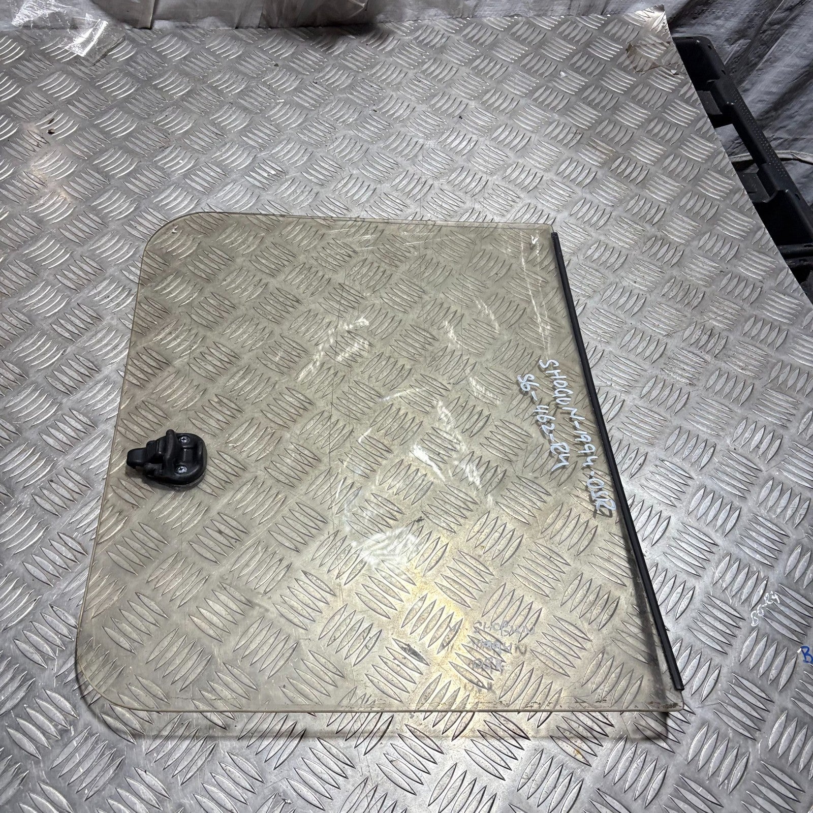 Mitsubishi Shogun 91-99 Driver Rear Right Side Door Glass Window