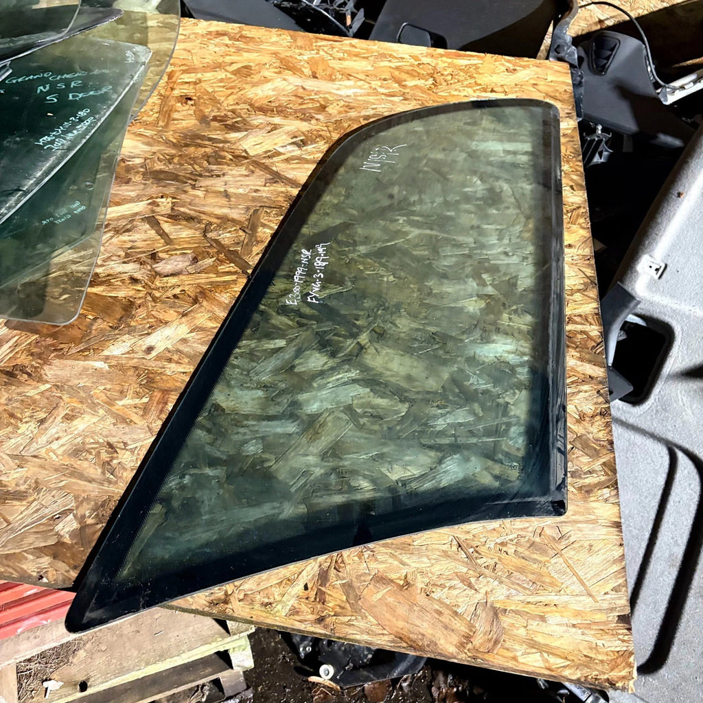 MERCEDES BENZ E CLASS E300 REAR LEFT PASSENGER SIDE WINDOW QUARTER GLASS 1999
